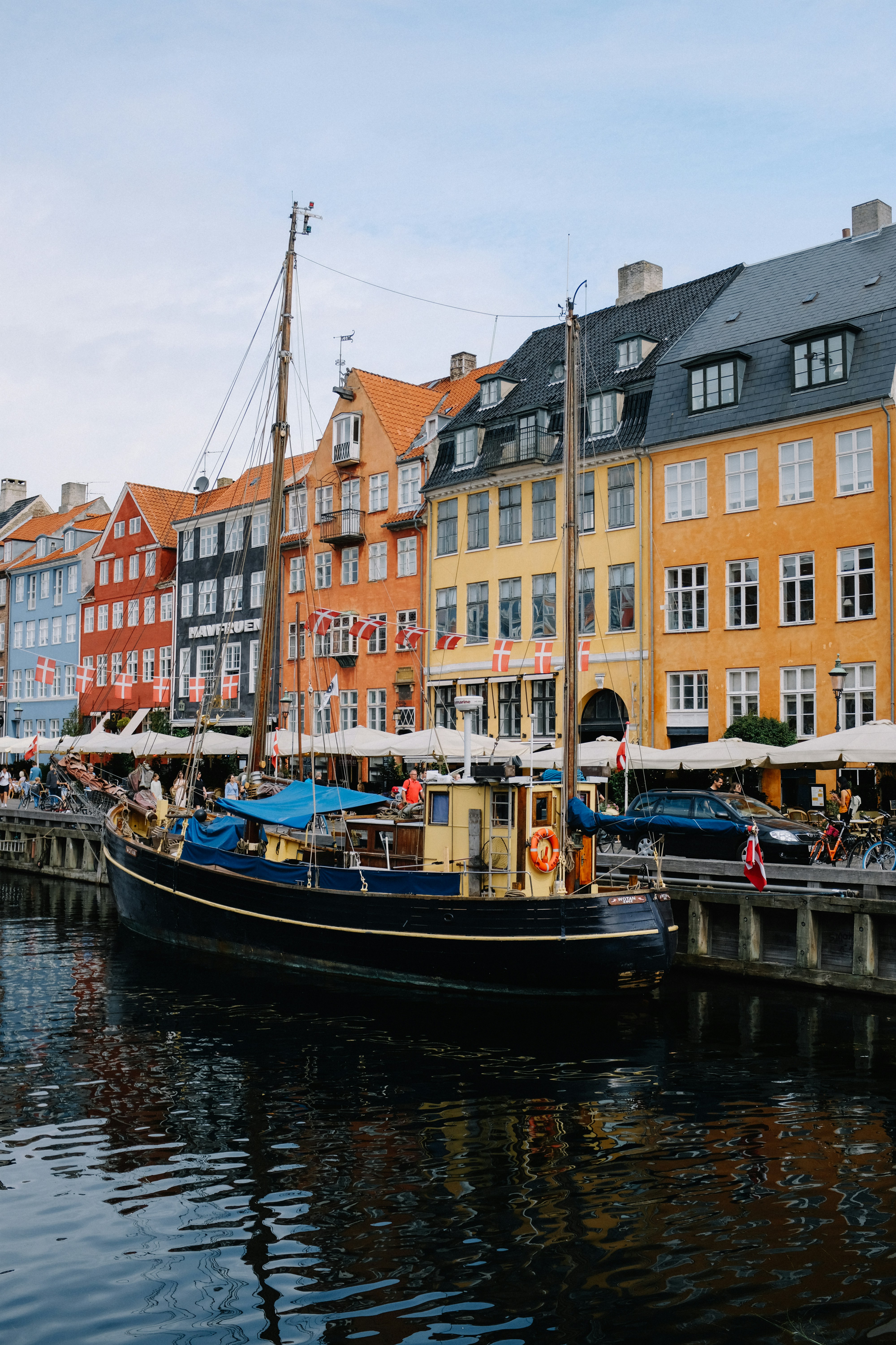 Photo by adrienolichon