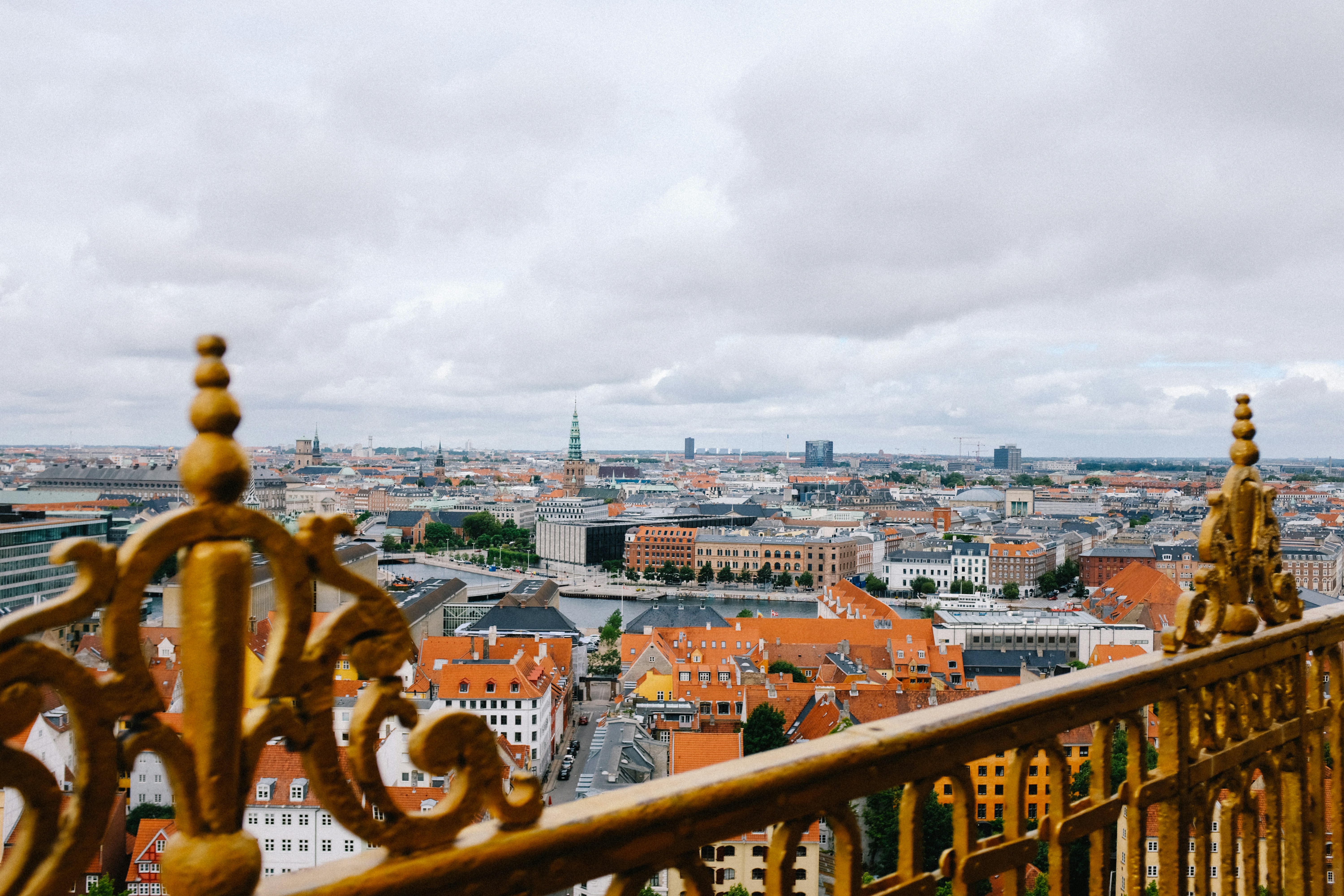 Photo by adrienolichon