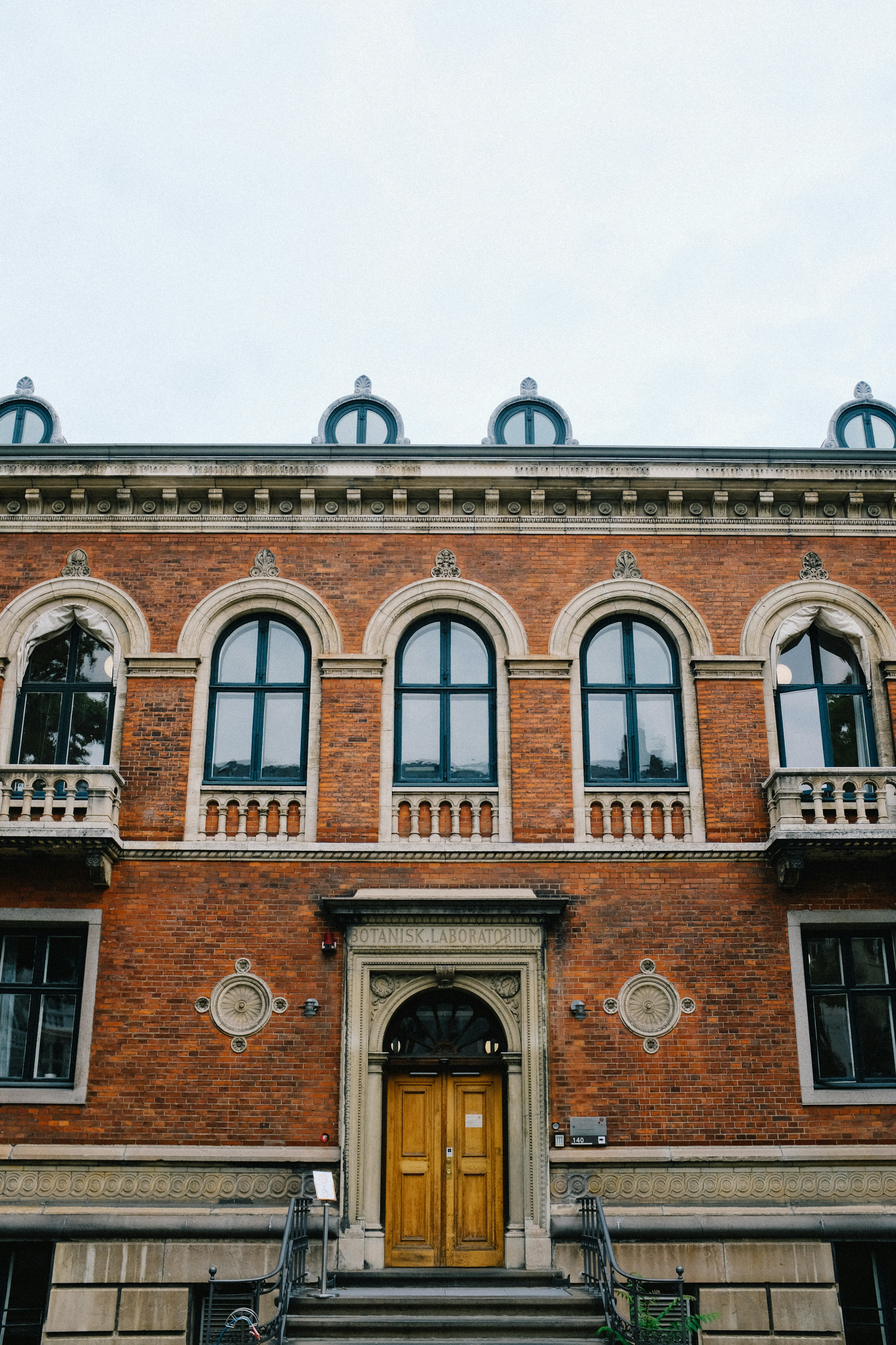 Photo by adrienolichon