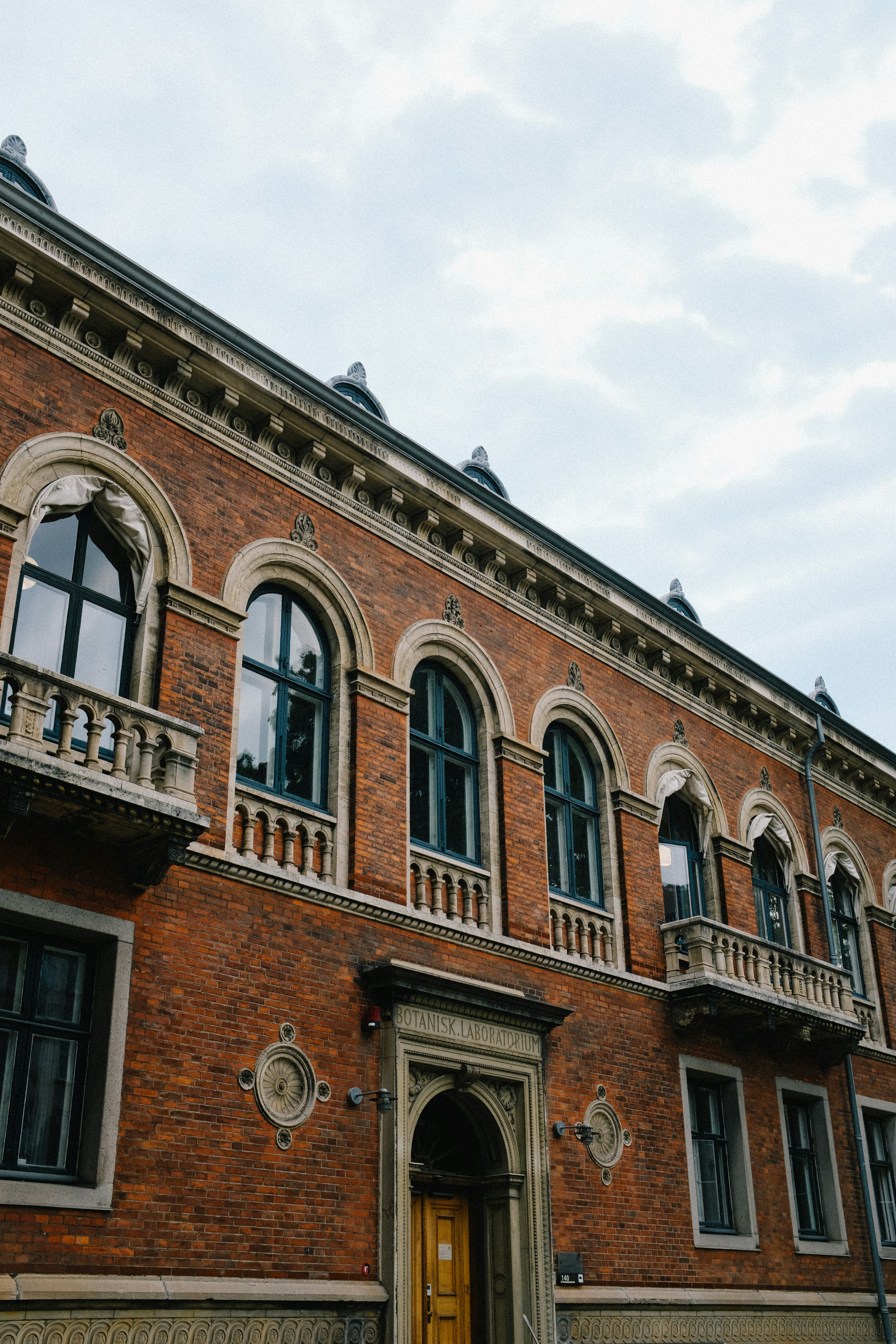 Photo by adrienolichon