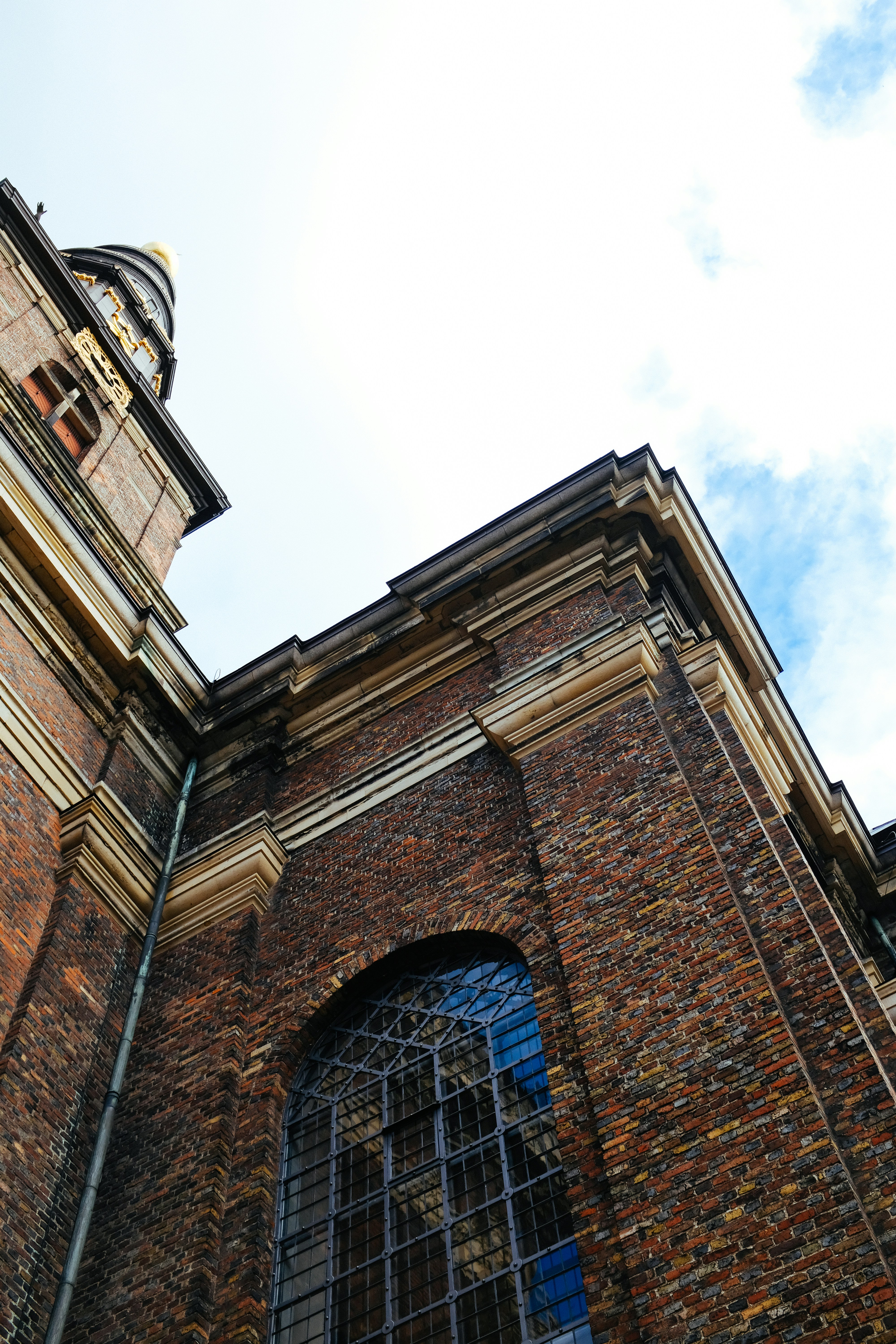 Photo by adrienolichon