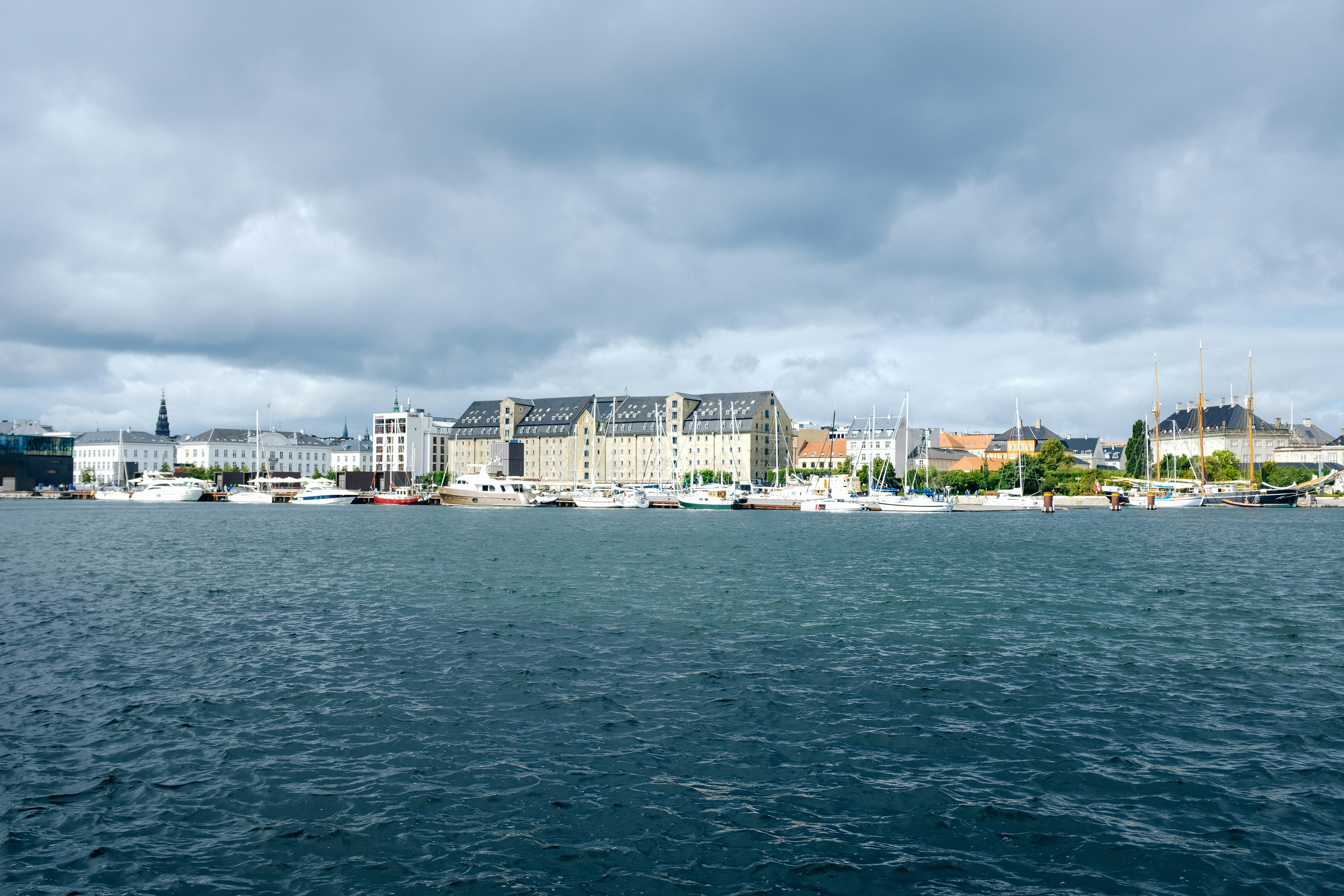 Photo by adrienolichon