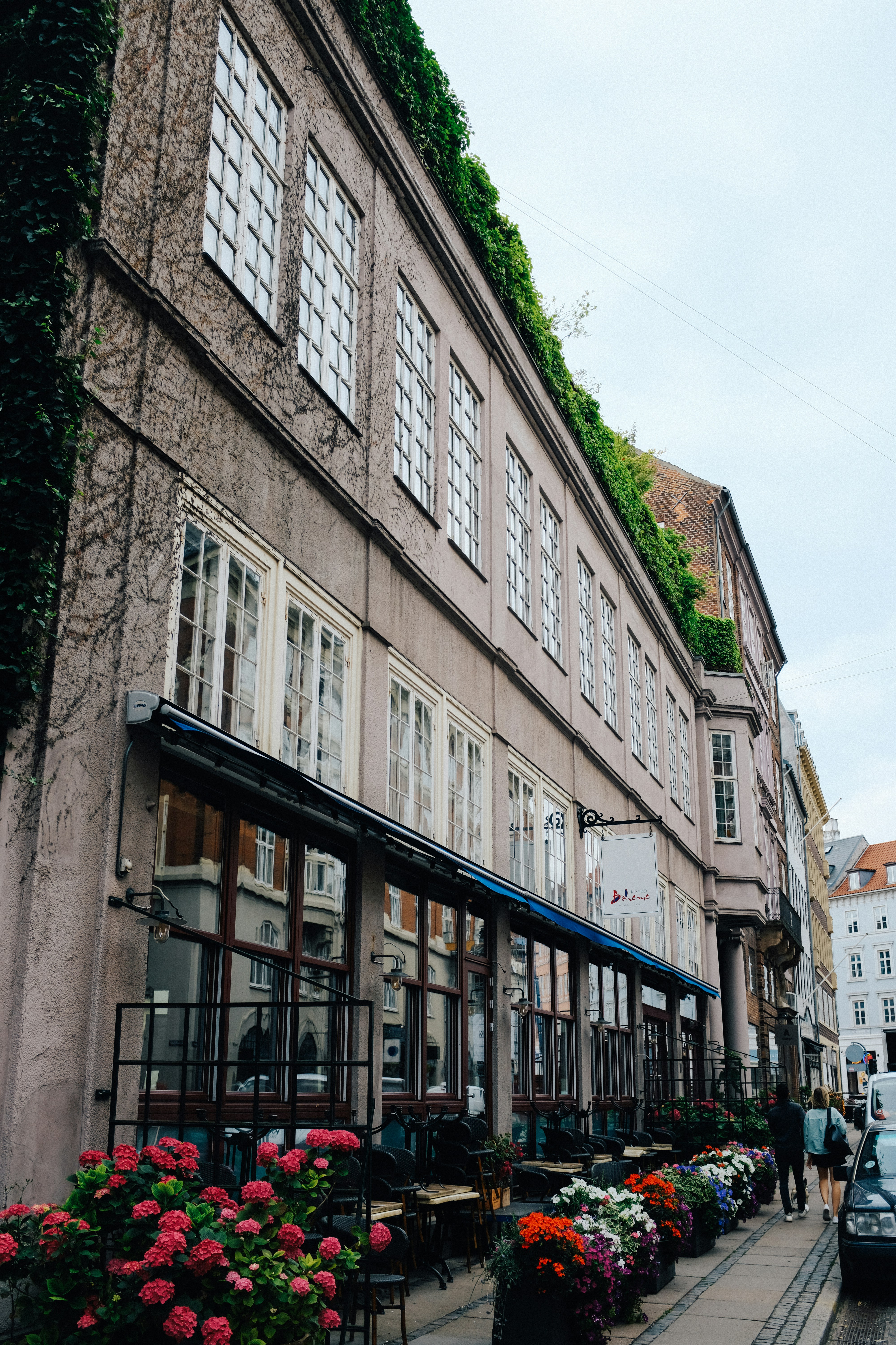 Photo by adrienolichon