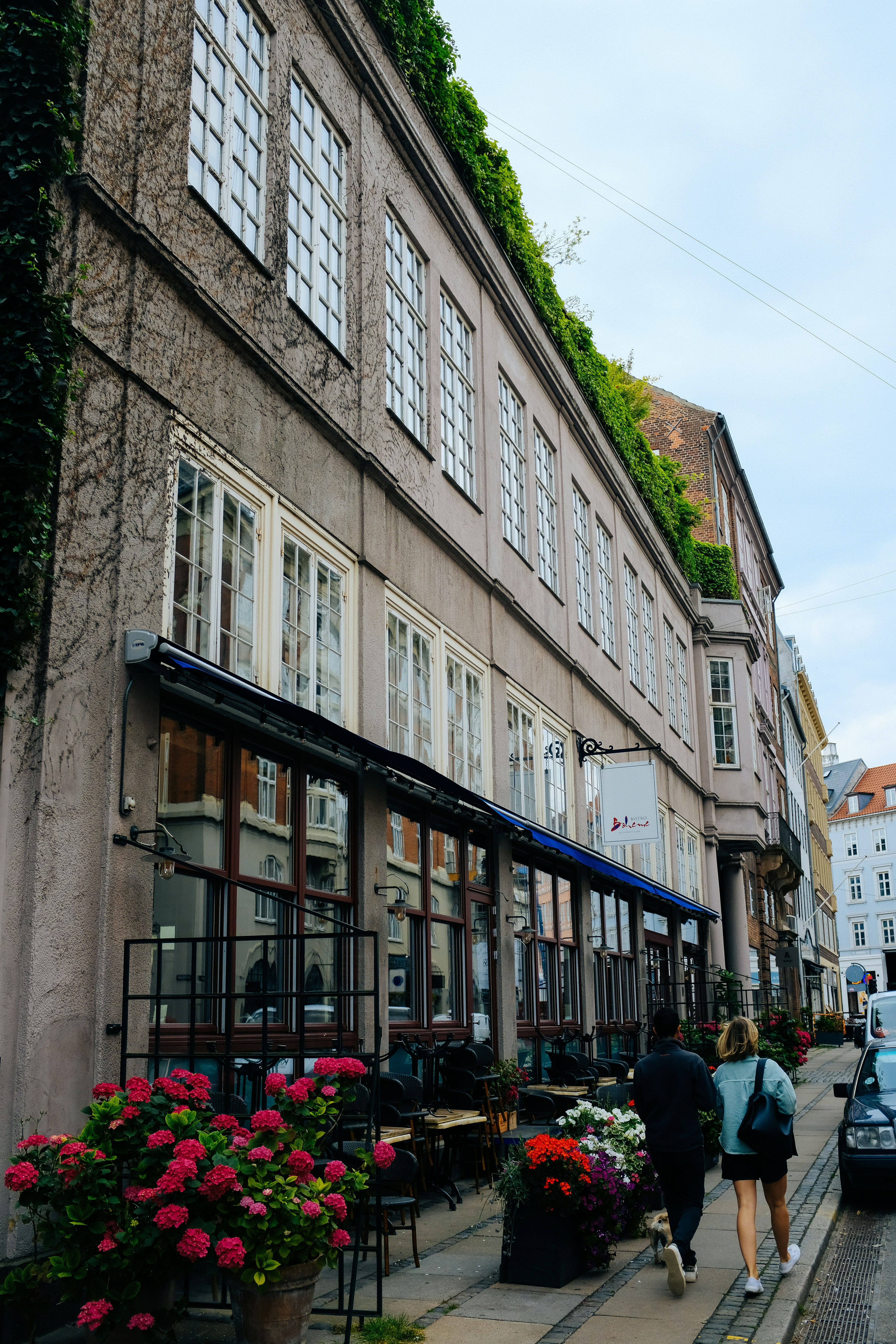 Photo by adrienolichon