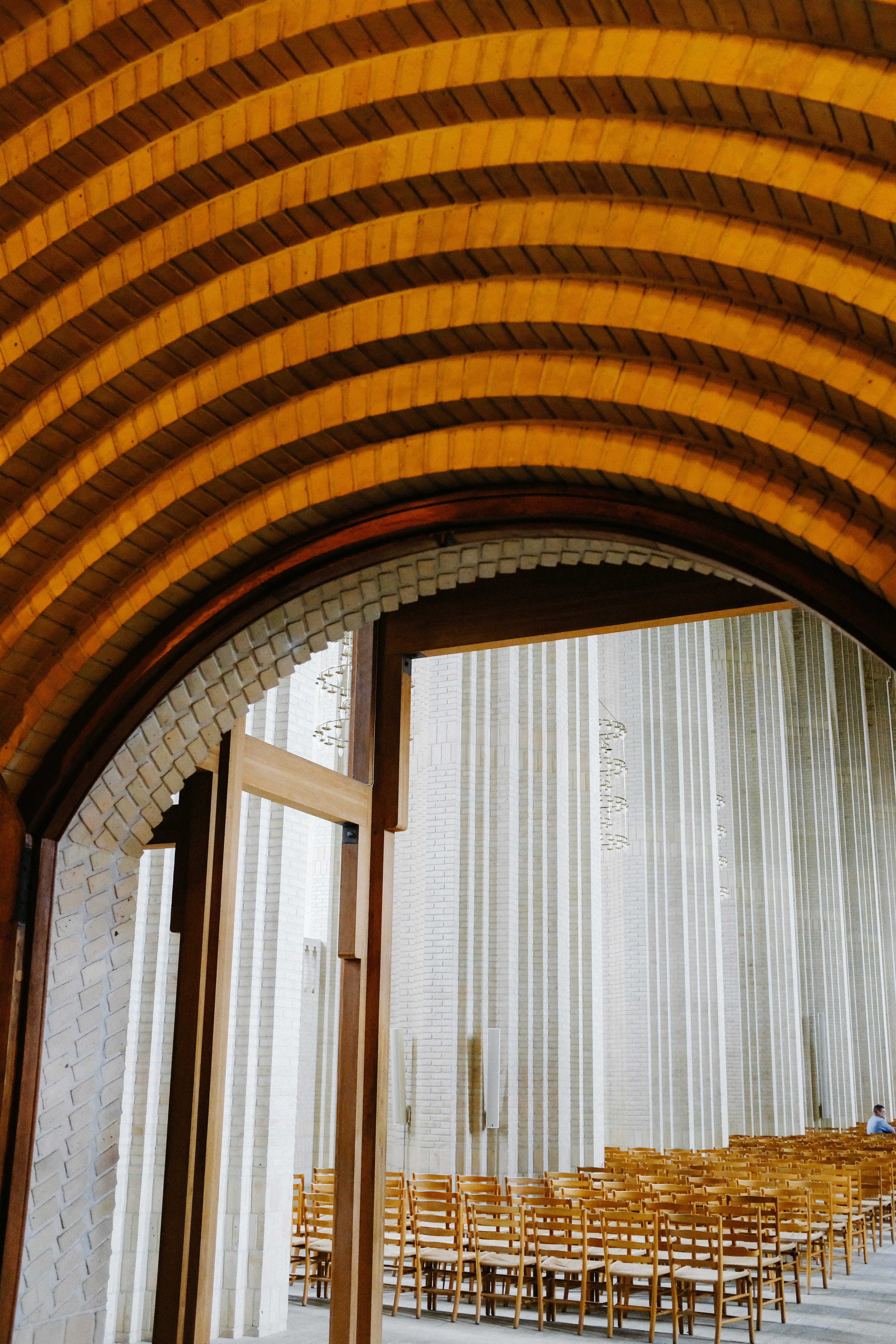 Curved architecture 2026 emerging interior design trend — arched doorway with soft rounded forms, natural light, and Biophilic 2.0 organic material textures