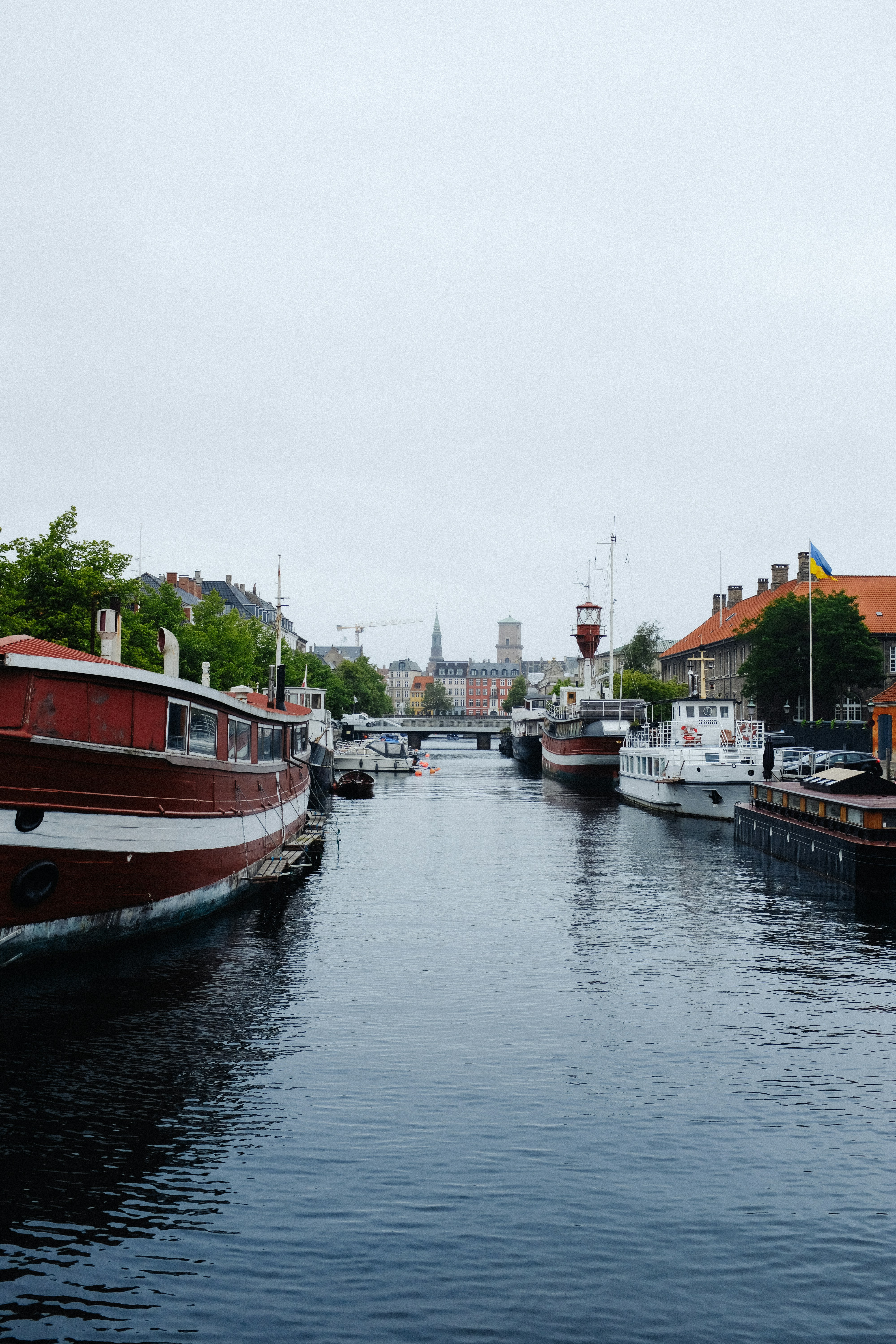 Photo by adrienolichon