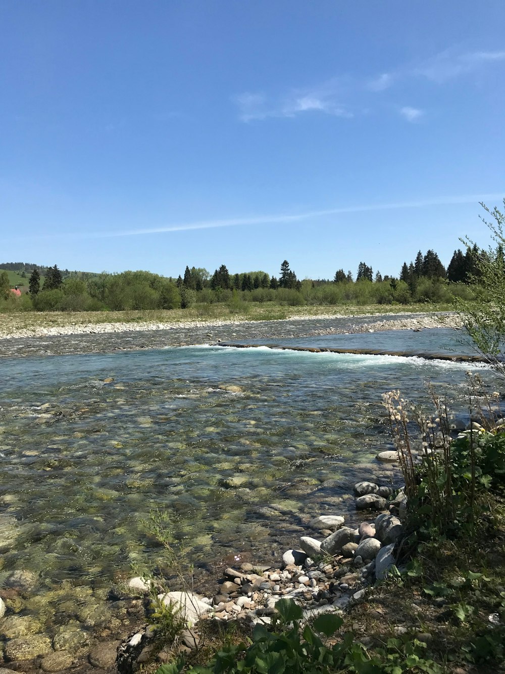 un grand plan d’eau