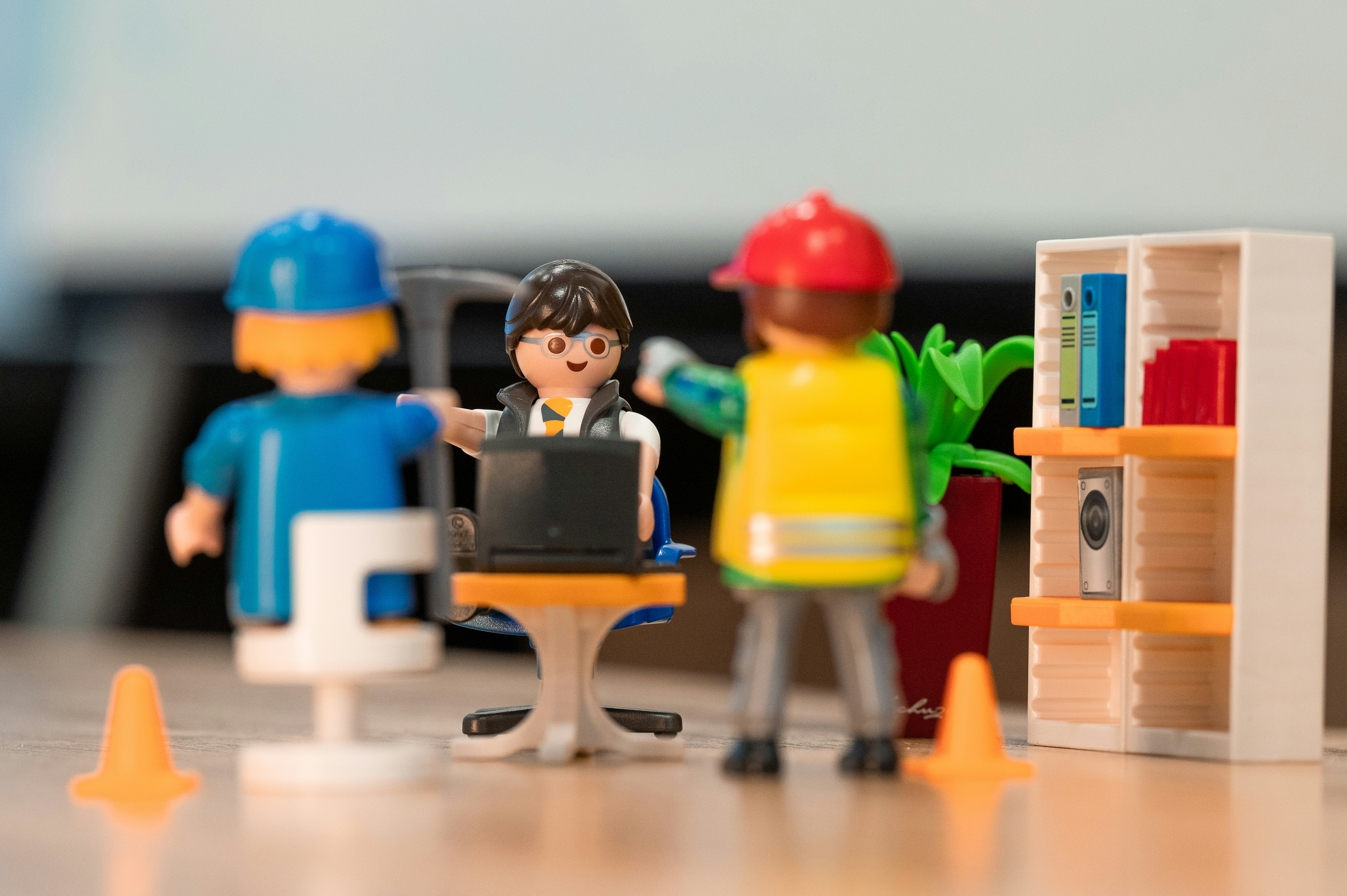 Scène de playmobils chez le comptable
