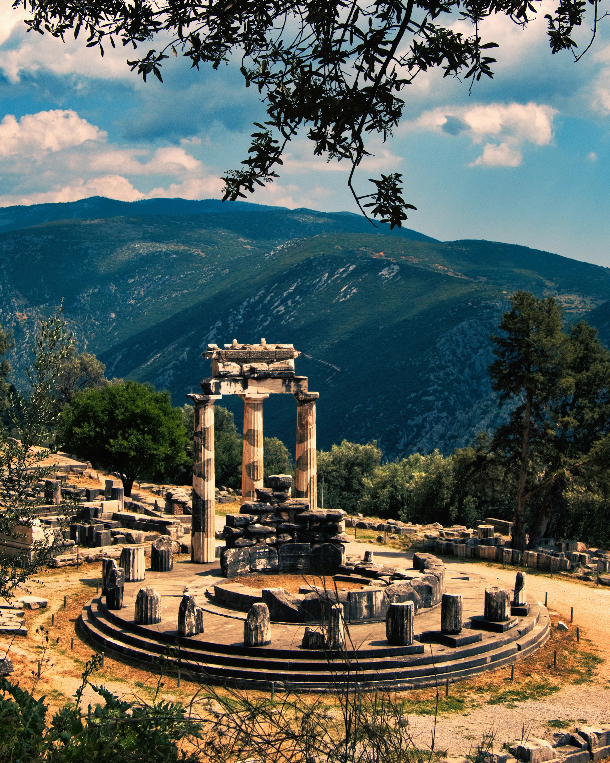 What to See in Delphi: Travel Guide & Sightseeing Tips