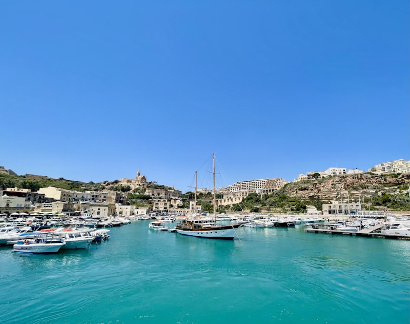 Puerto de Gozo con barcos en Malta