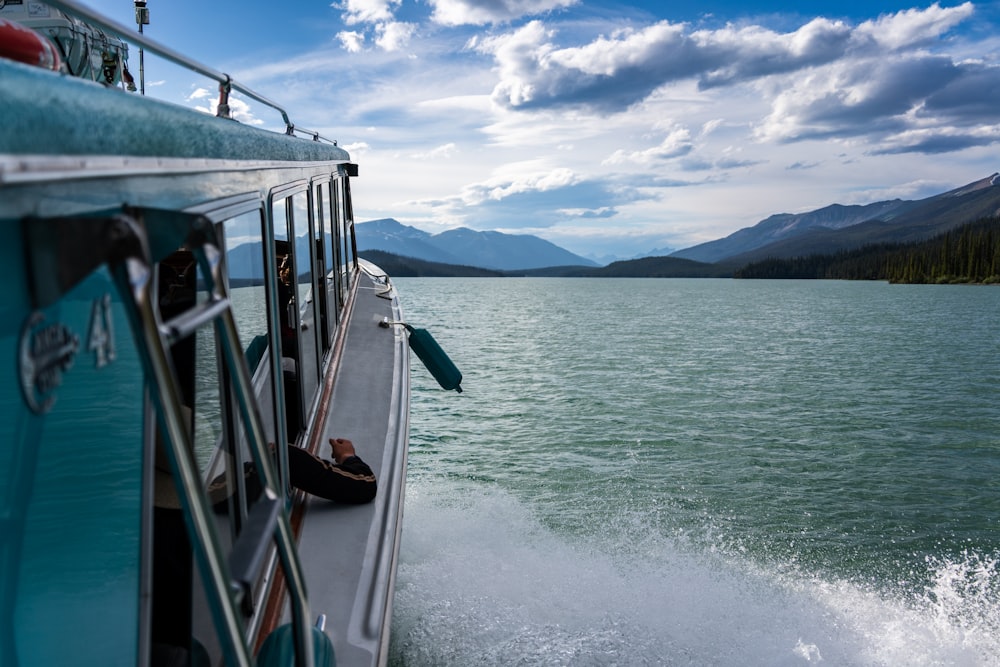 Ein Boot auf dem Wasser