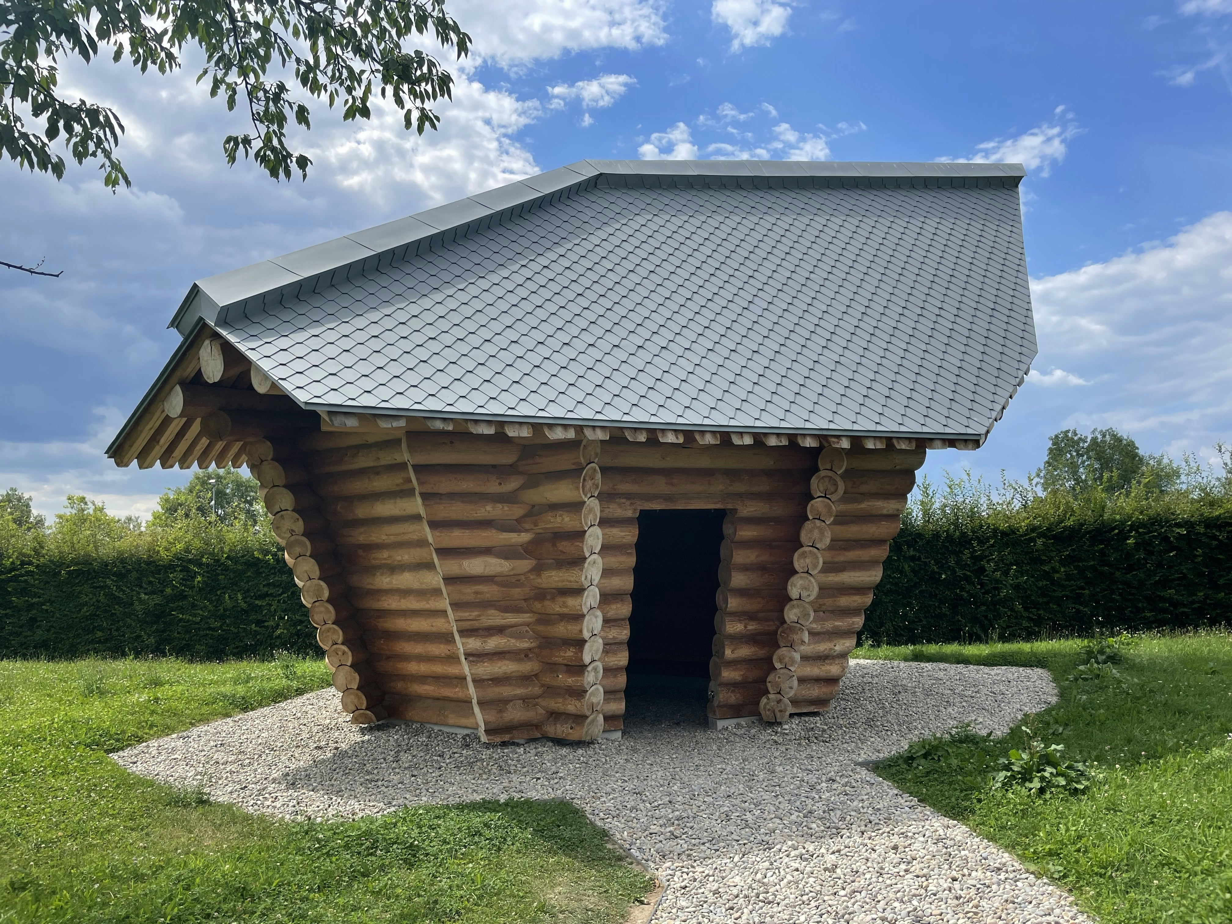 photo 1659246973445 4195a2c244f3?crop=entropy&cs=tinysrgb&fit=max&fm=jpg&ixid=M3w1MjQ0NjR8MHwxfHNlYXJjaHwxMnx8Q29tcGFjdCUyMHNoZWx0ZXJ8ZW58MHwwfHx8MTc1MTc0MzM0MXww&ixlib=rb 4.1