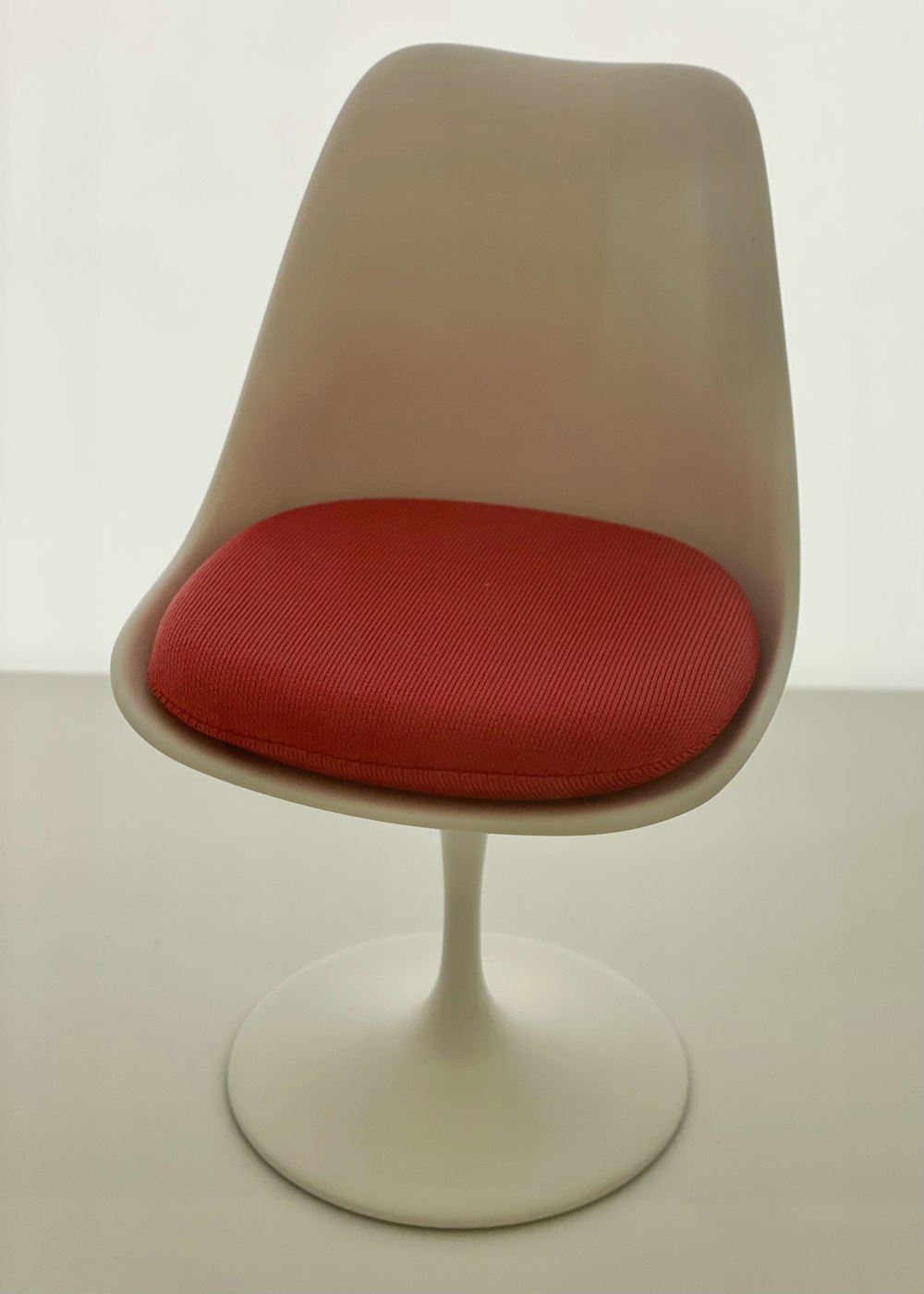 a red and white lamp