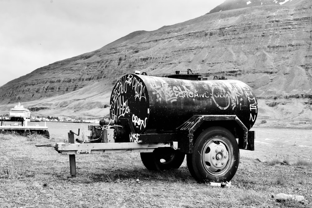 un camion avec une remorque