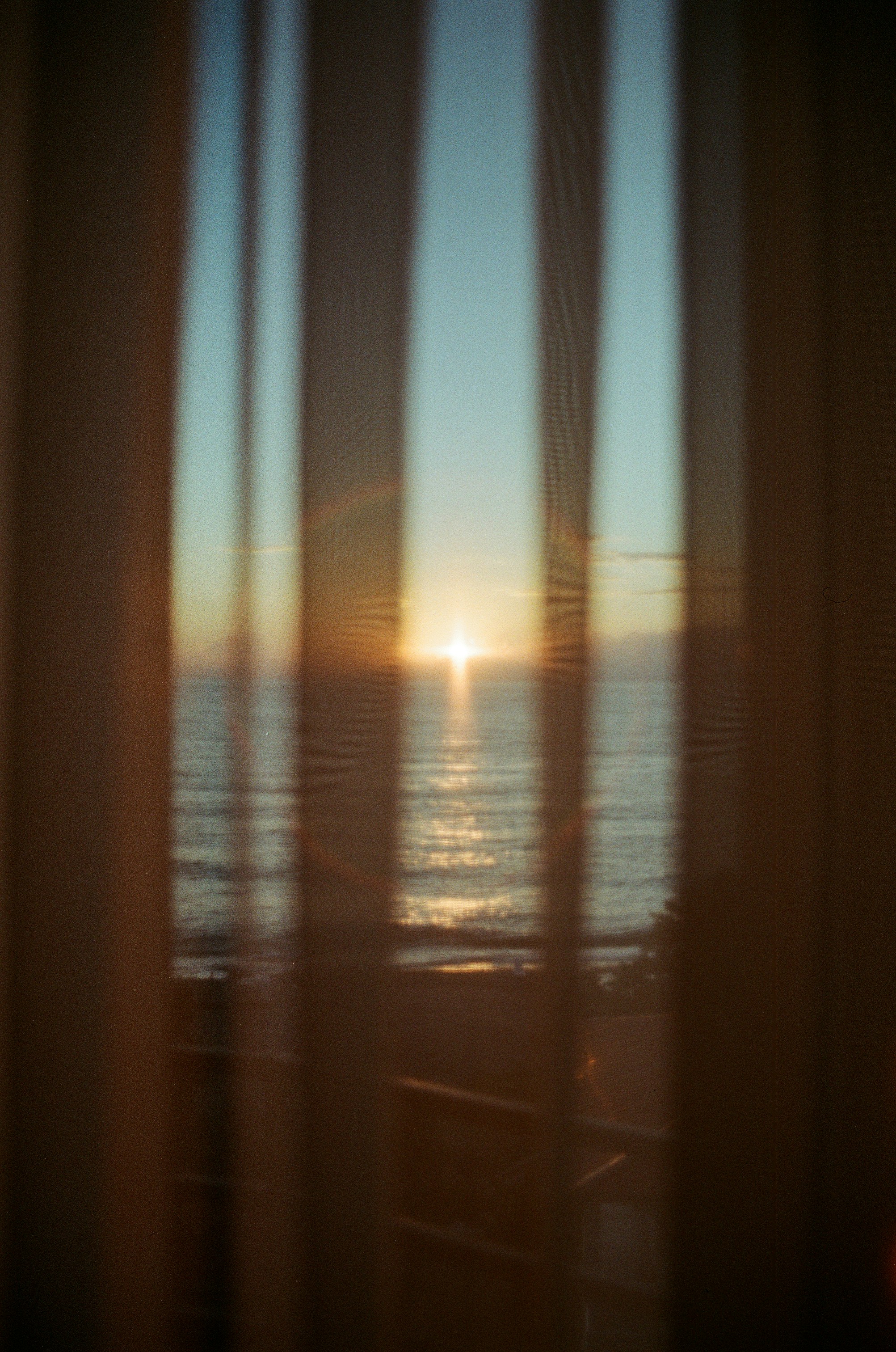 A window with a view of the sunset photo – Free Window Image on Unsplash