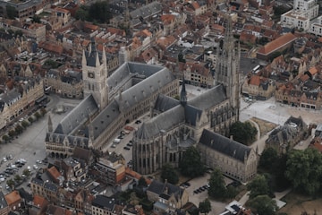 a large building with many windows