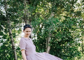 Woman wearing a linen dress. 