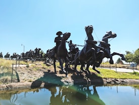 Photo 1659310745087 8779e4b286da?q=85&w=275&h=275&fit=crop