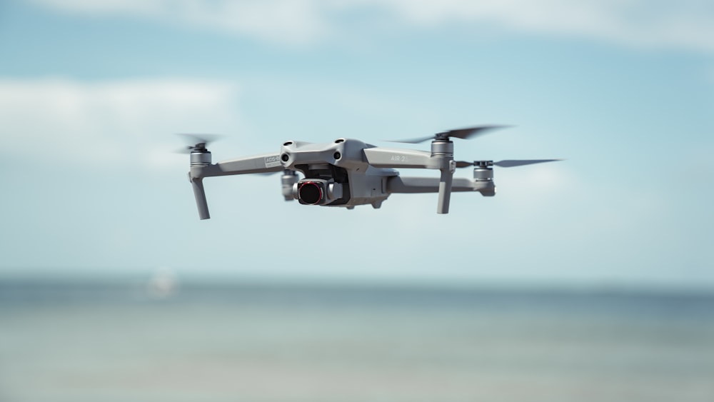 Un jet volant dans le ciel