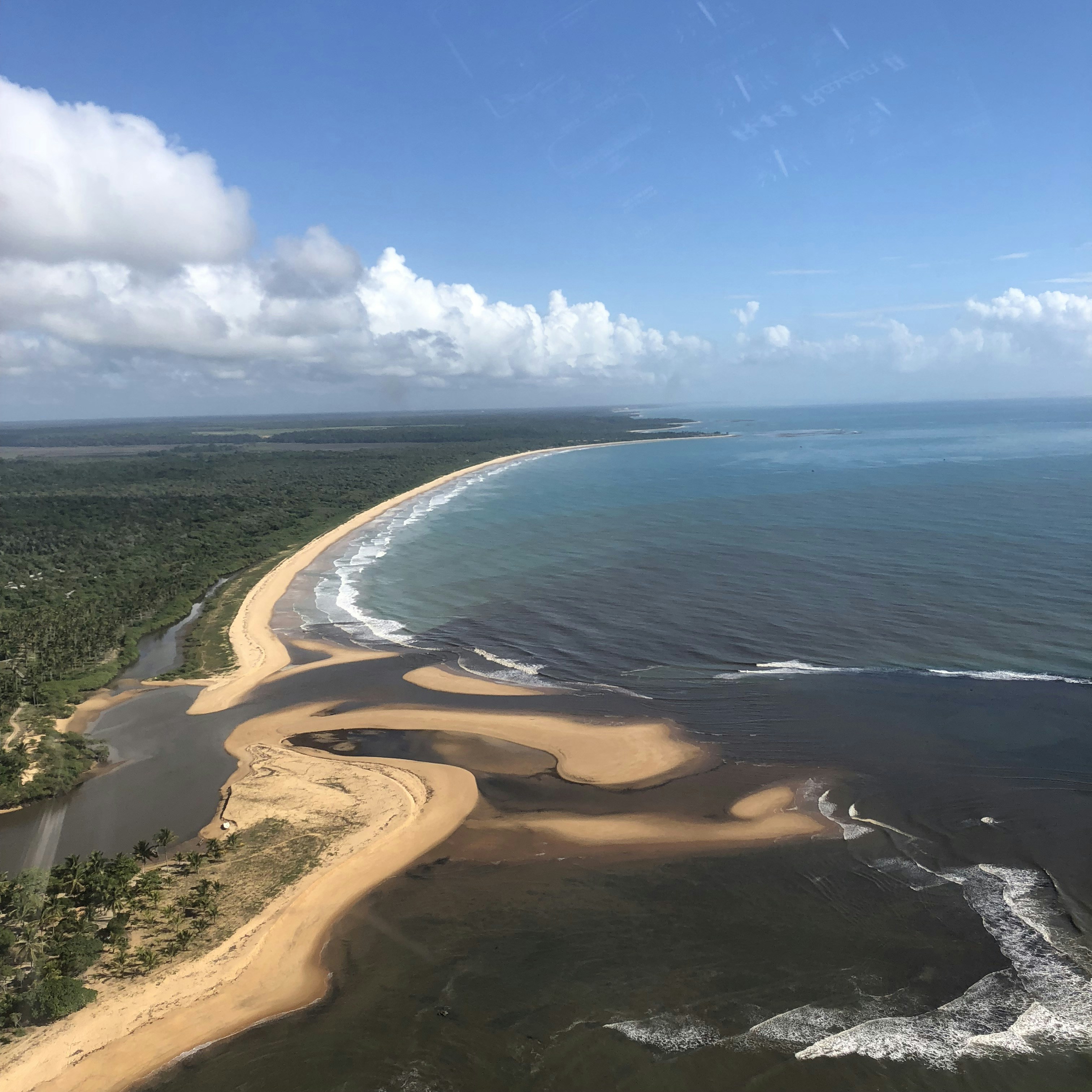 Une plage avec du sable et de l’eau photo – Photo Littoral Gratuite sur ...