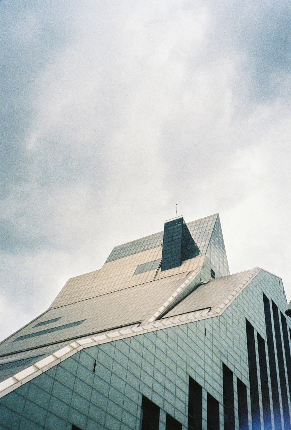 a building with a cloudy sky