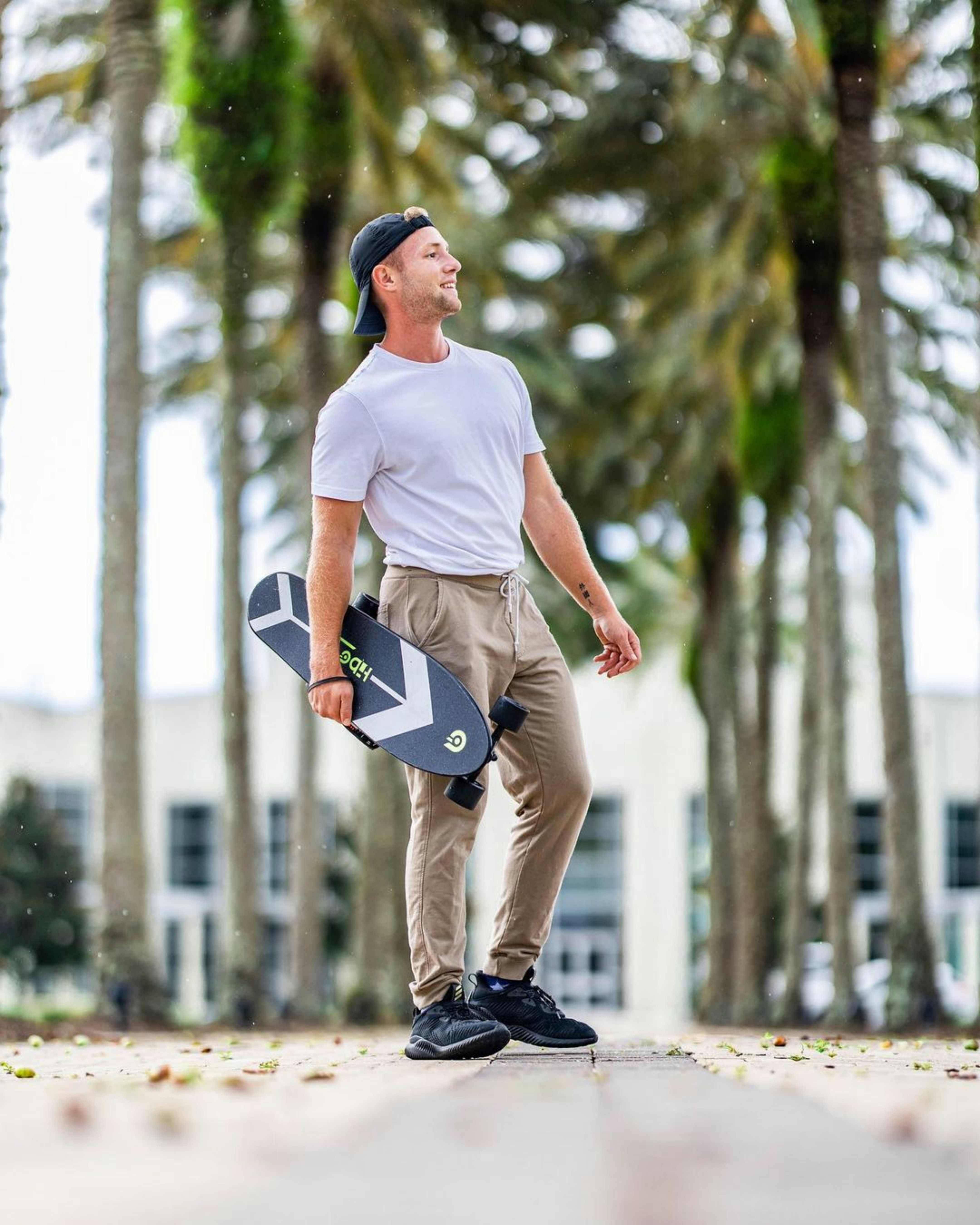 E-skateboarder riding