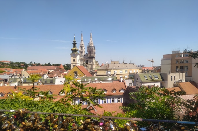 a city with many buildings