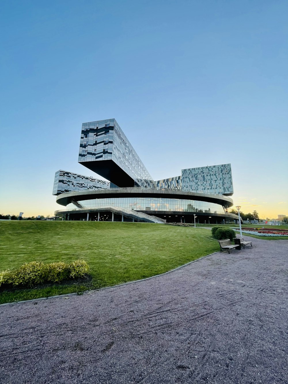 a large building with a bridge over it