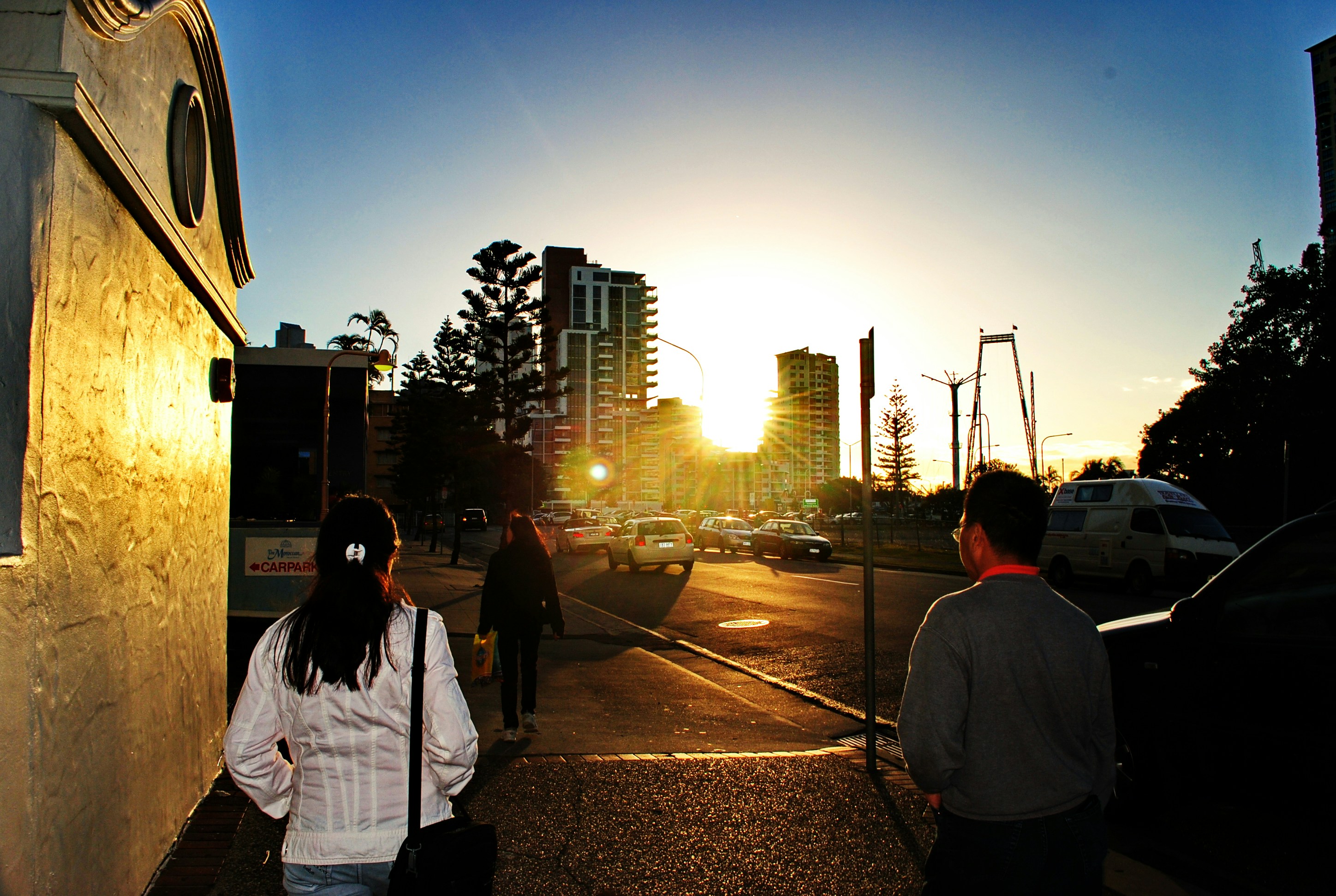 Global Accounts vs. Local Banks: A Traveler's Guide