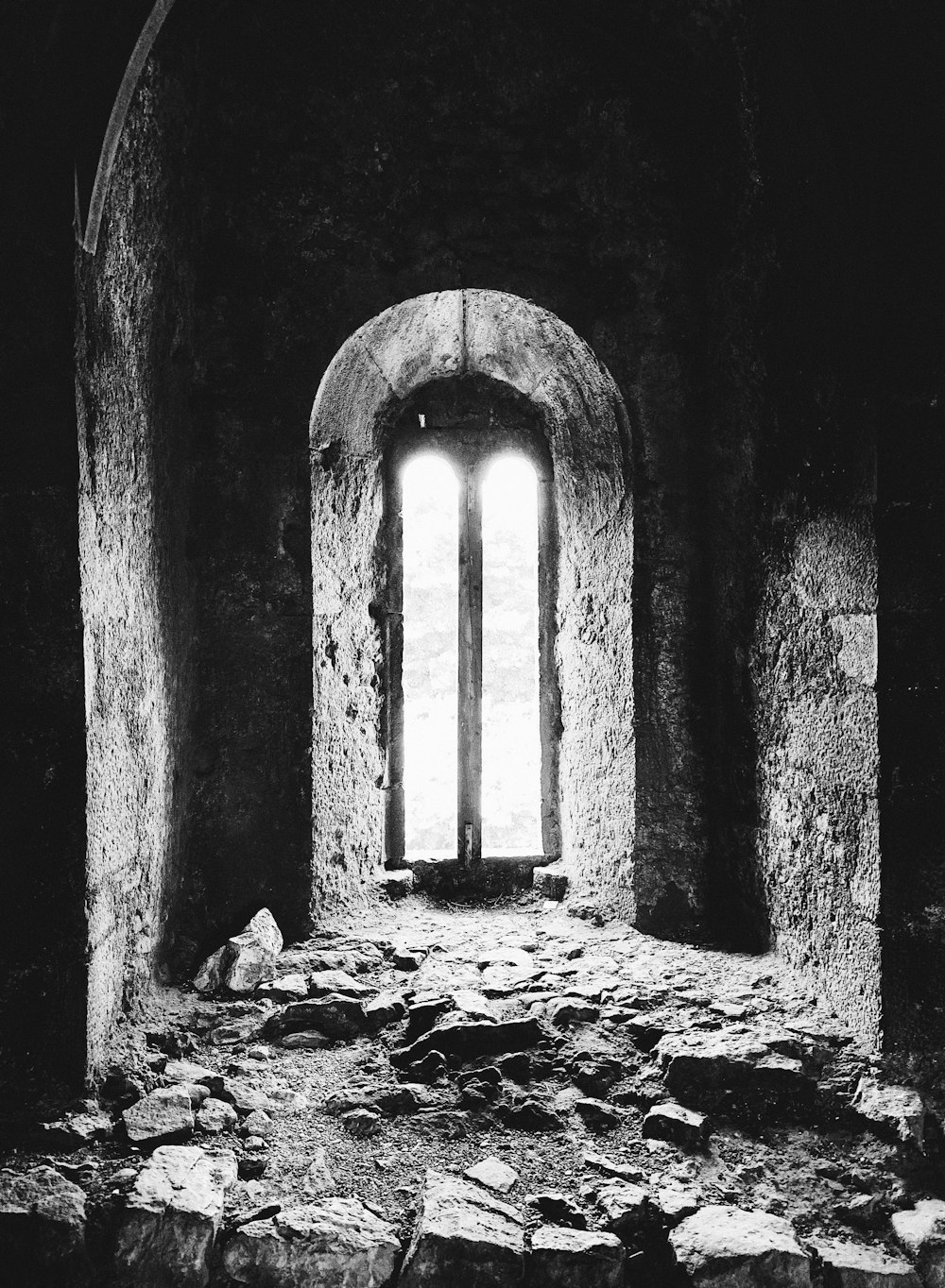 a stone archway with a stone arch