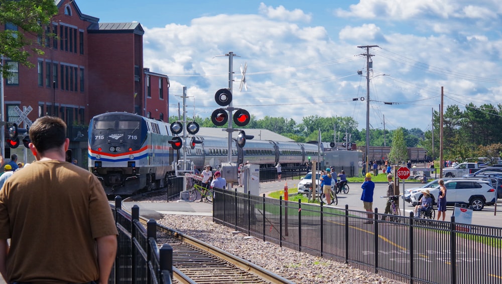 a train going down the tracks