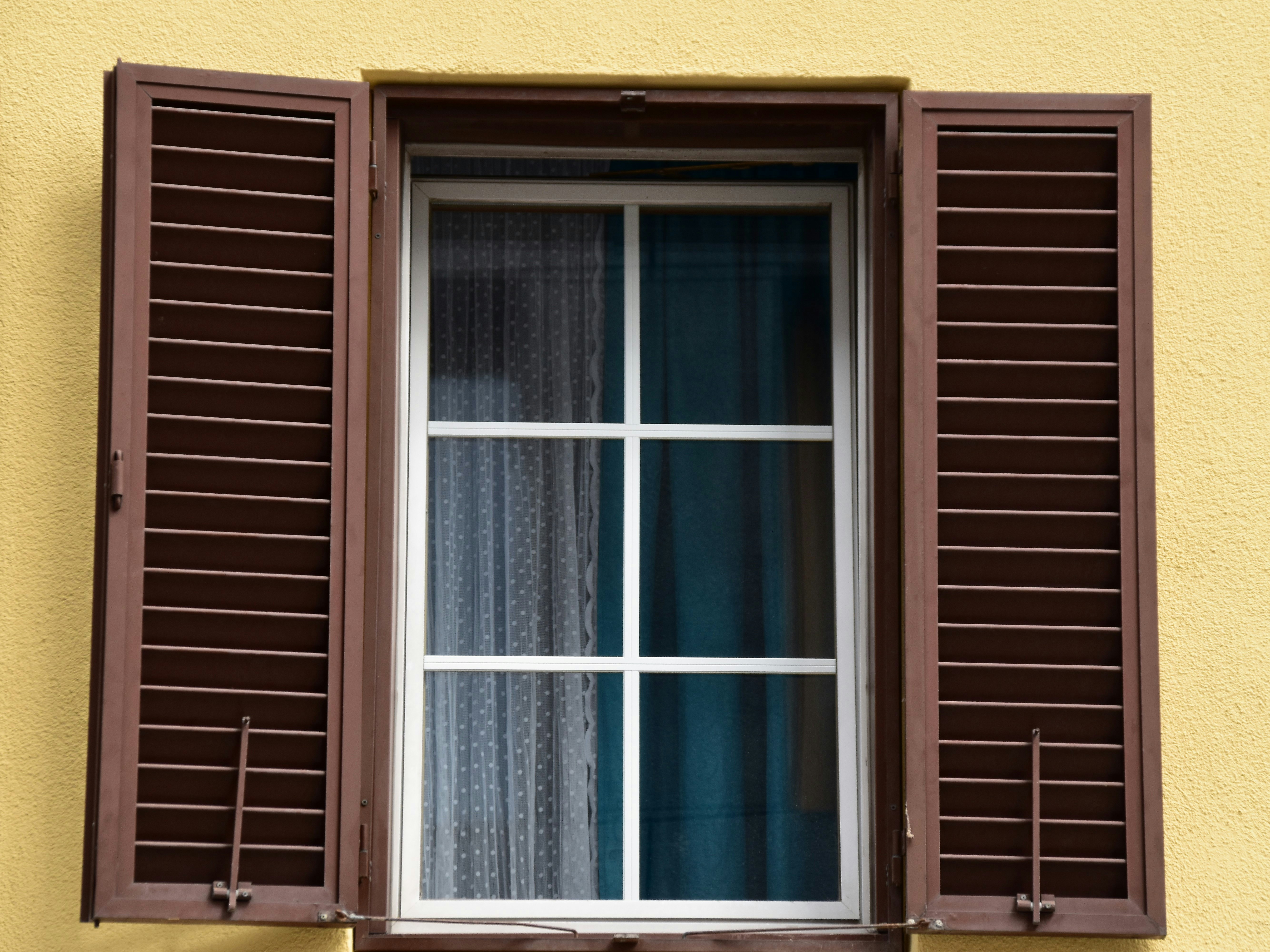 Image comparing different features and specifications of commercial air curtains