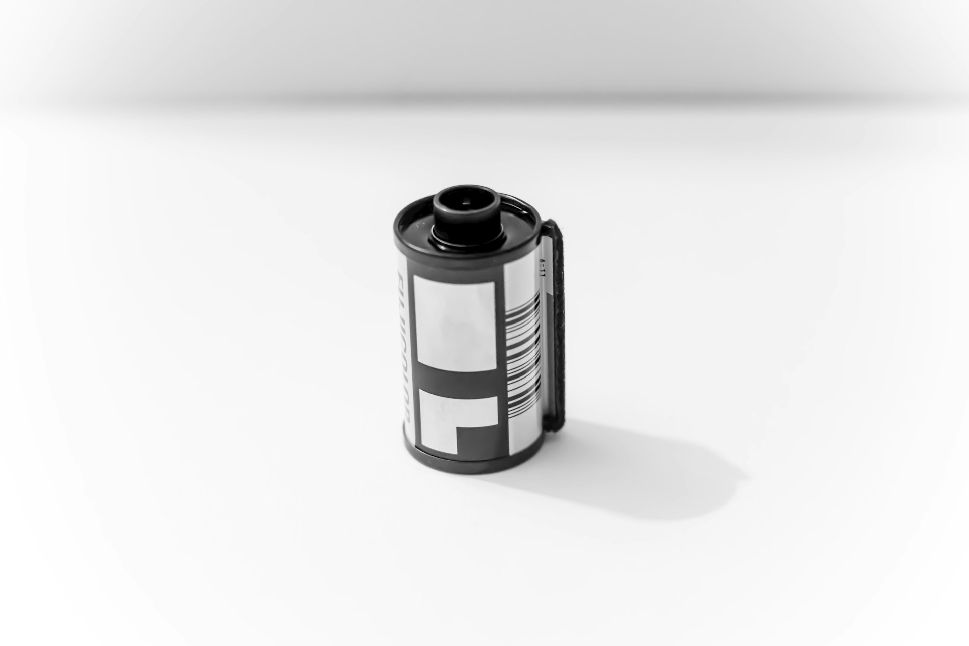 gray computer monitor