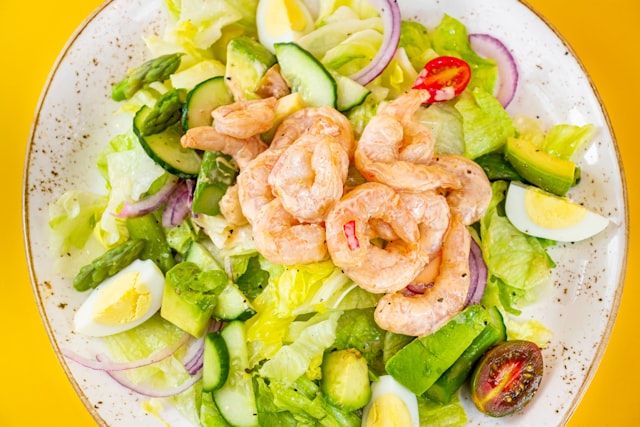 Shrimp and Avocado Salad with Pink Sauce