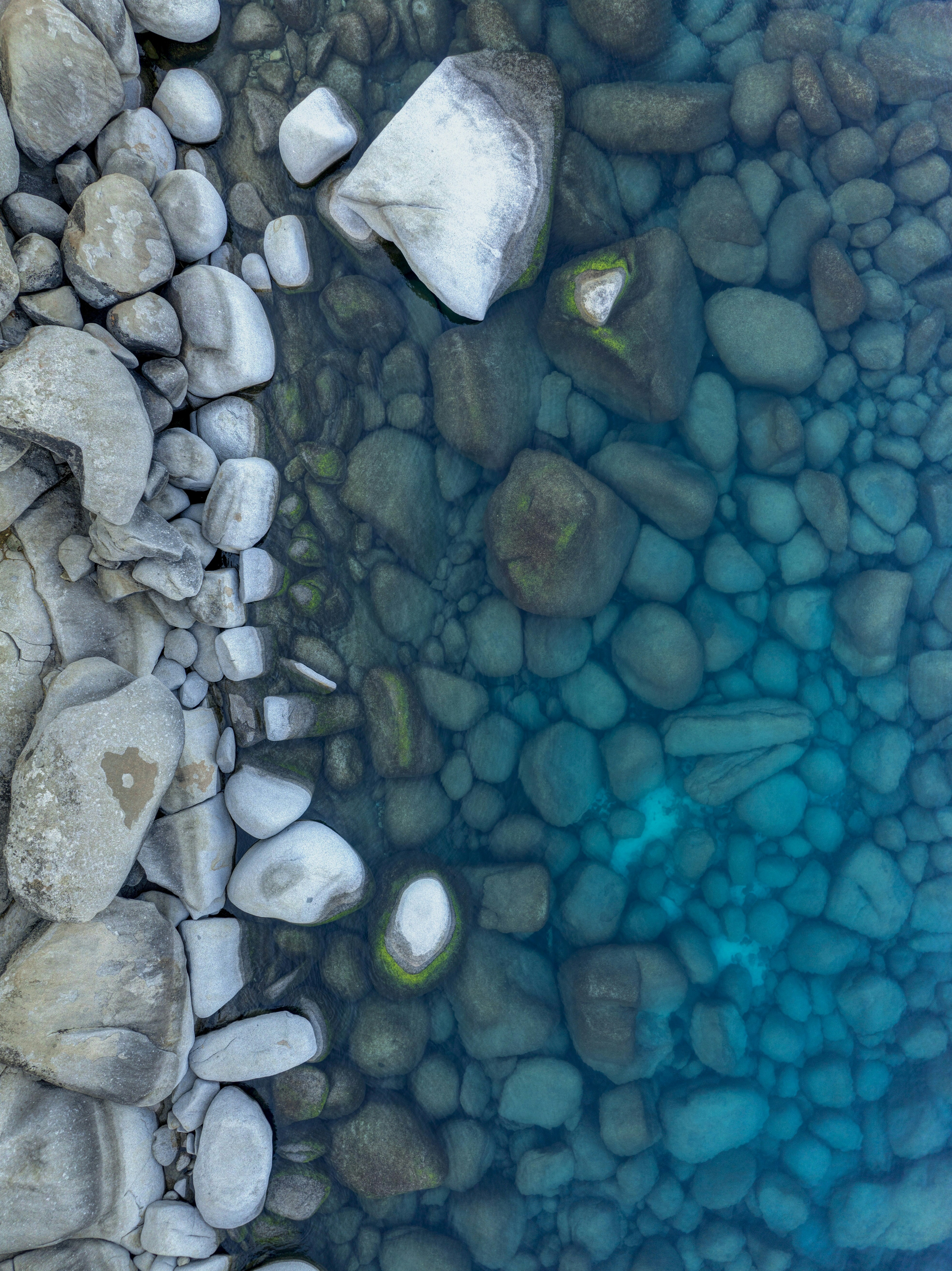 A close-up of some rocks photo – Free Grey Image on Unsplash