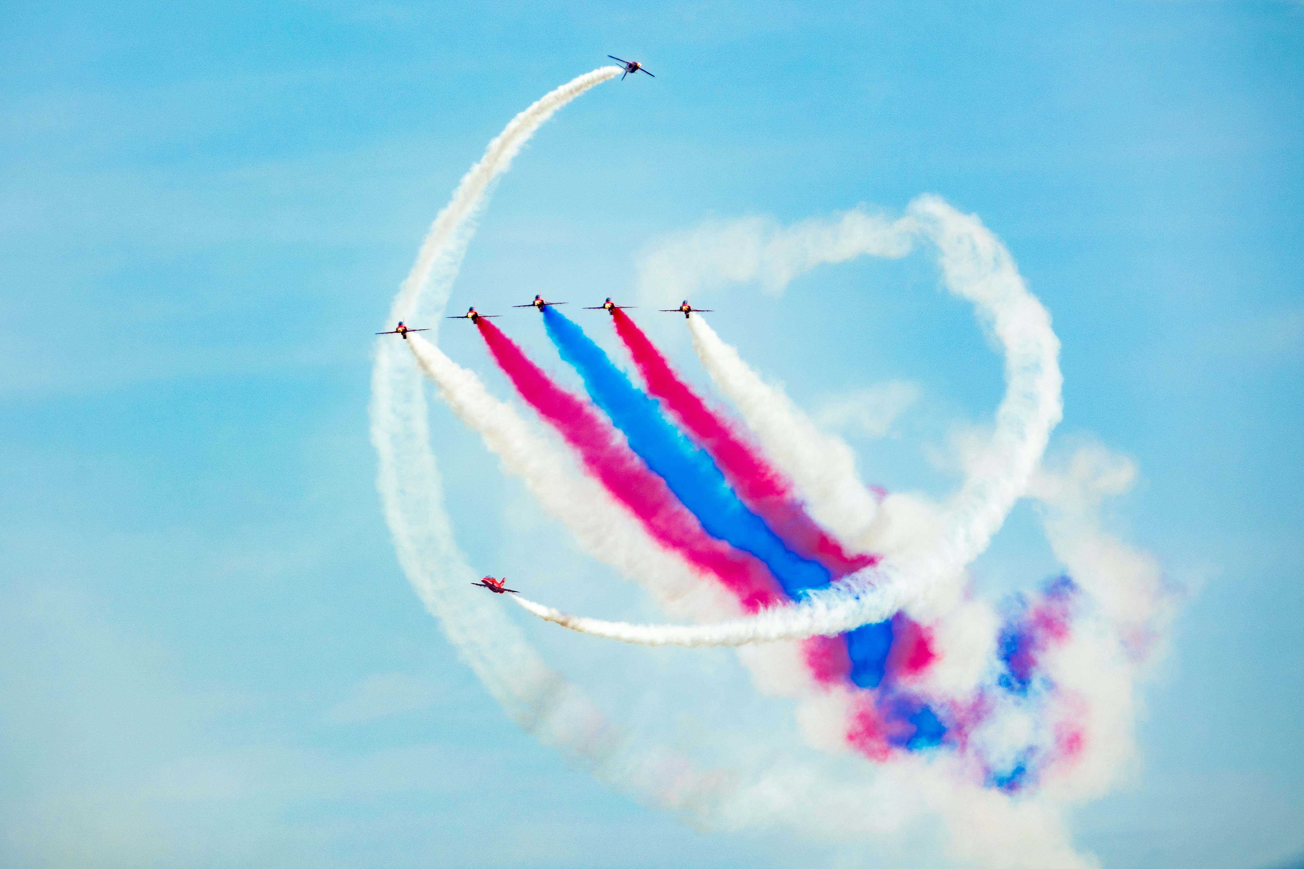 A group of airplanes flying in the sky photo – Free Riat Image on Unsplash