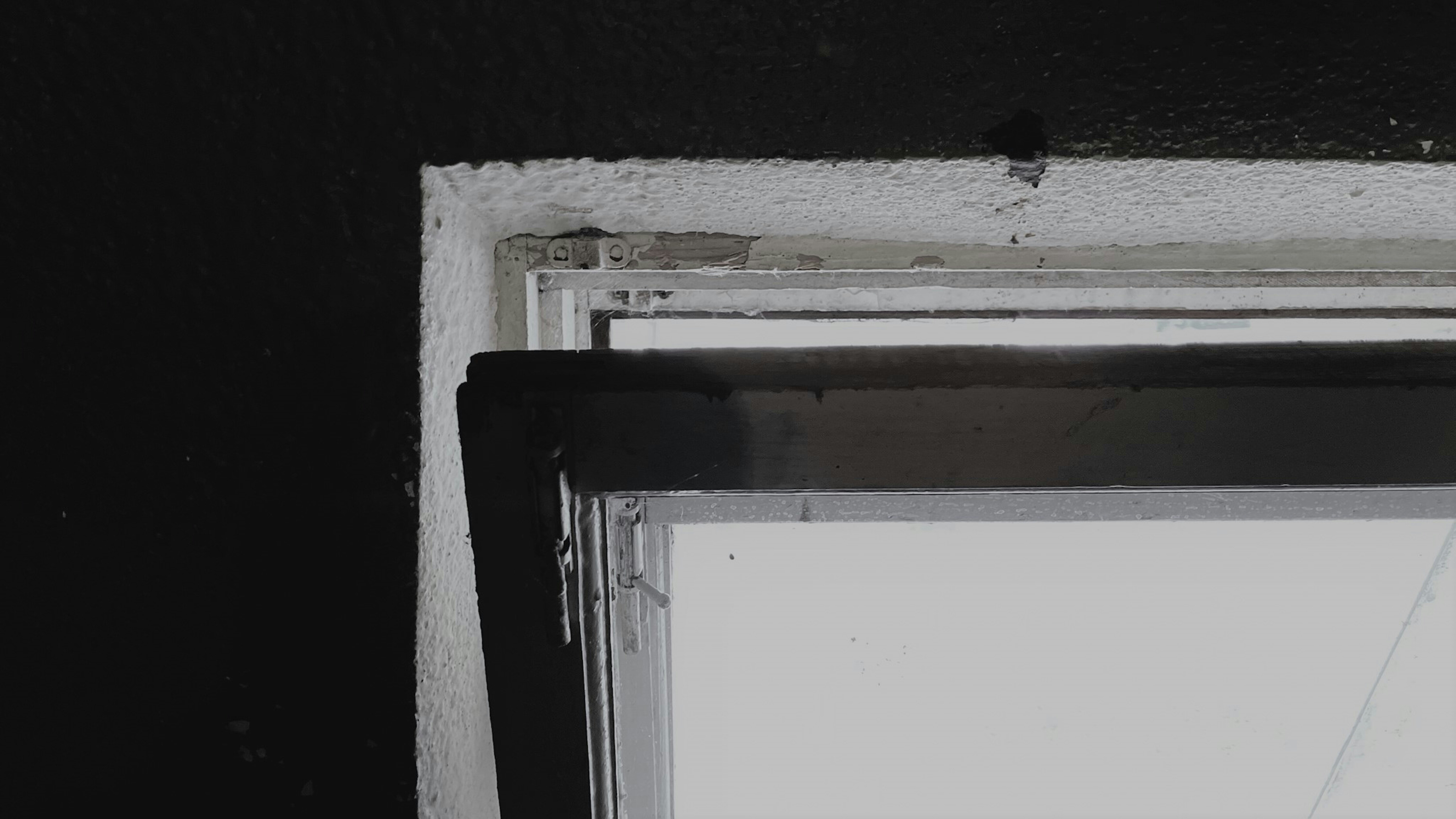 Applying lubricant to window sliding tracks