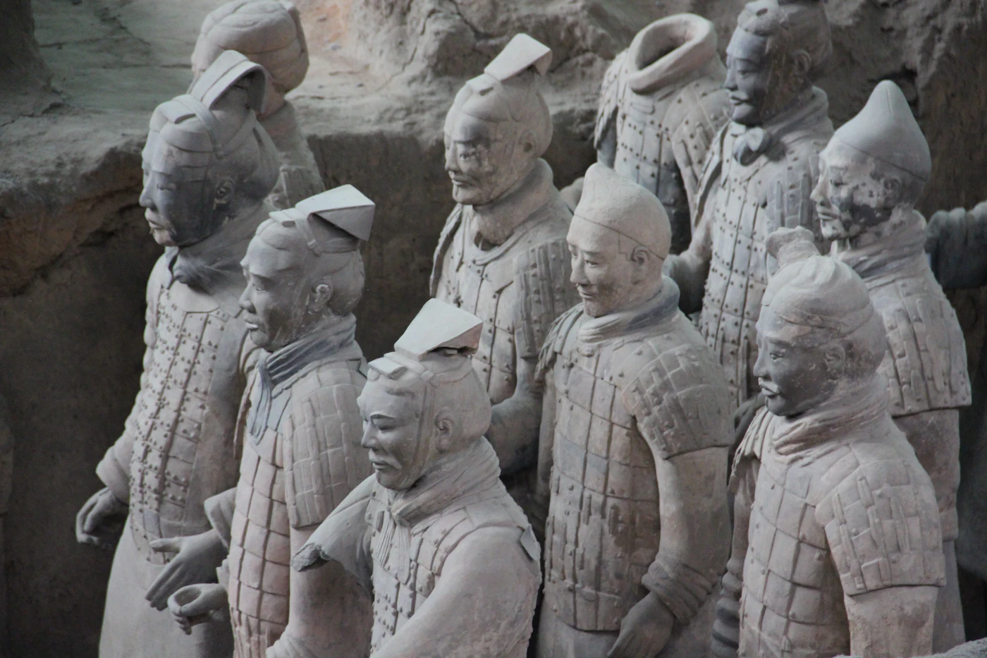 Filas de guerreros del Ejército de Terracota en el yacimiento arqueológico de Xi'an, China