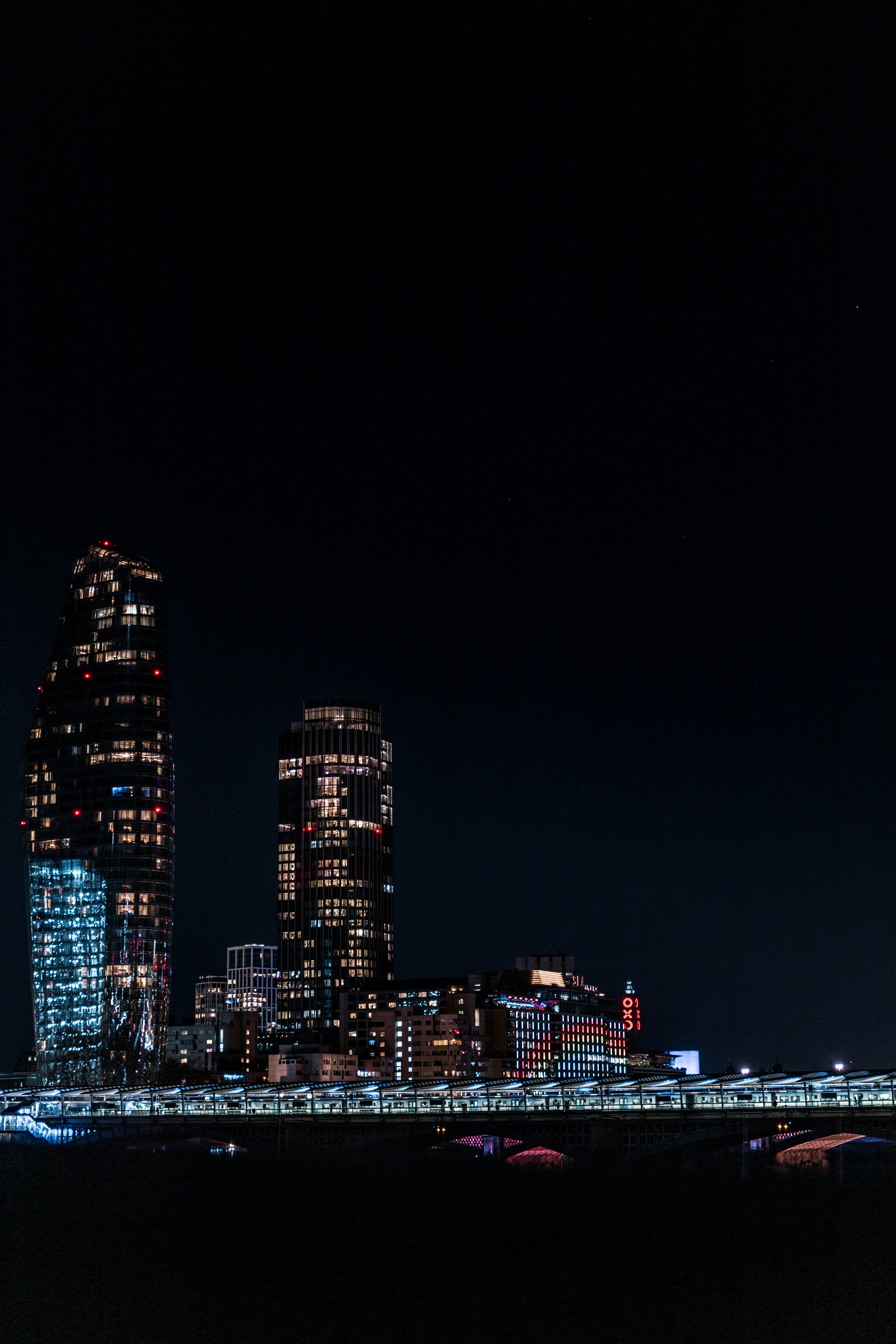 a city skyline at night