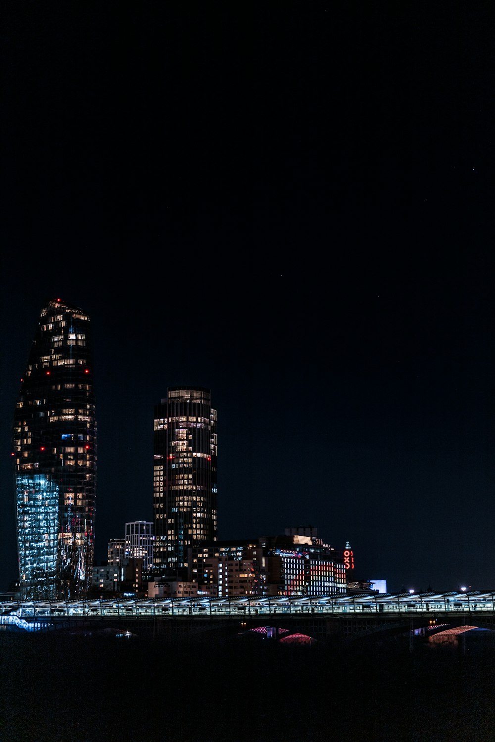 a city skyline at night