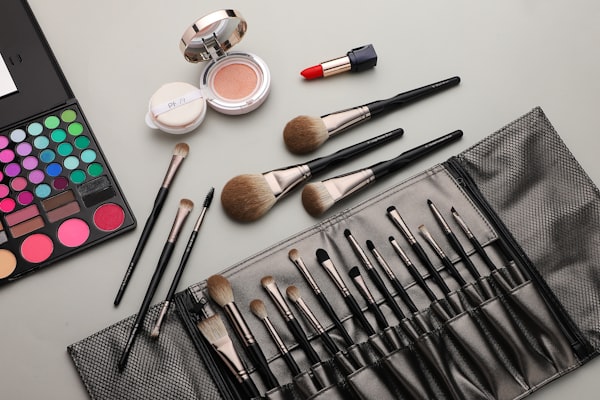 Necessaire con prodotti di bellezza