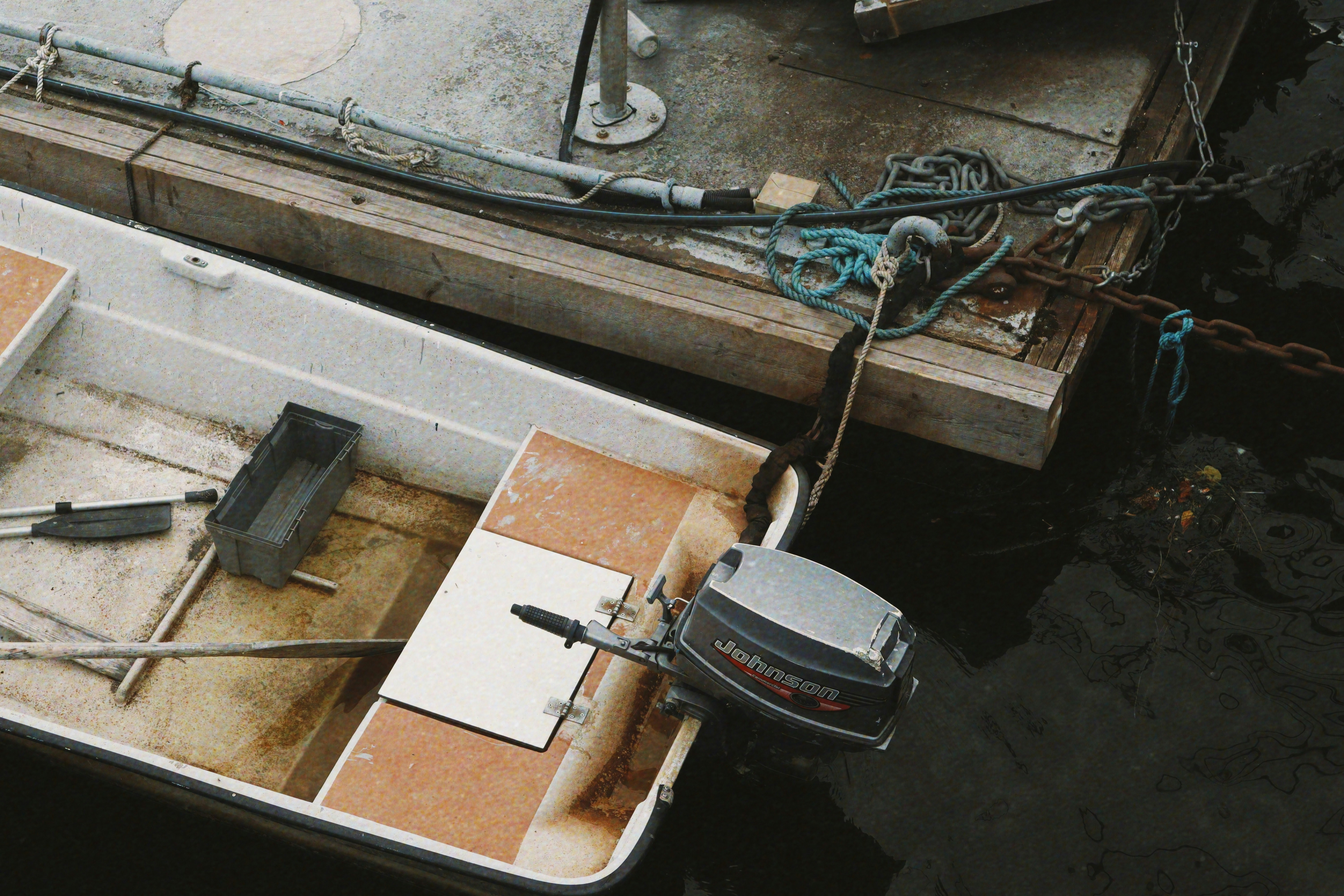 Entdecken Sie die Kunst des Metallbaus bei Lehmann Boote, wo wir nicht nur langlebige und funktionale Lösungen schaffen, sondern auch ästhetische Meisterwerke, die das Design Ihrer Projekte bereichern. Unsere Leidenschaft für präzise Verarbeitung und hochwertige Materialien spiegelt sich in jedem Detail wider und garantiert Ihnen ein Ergebnis, das Ihre Erwartungen auf beeindruckende Weise übertrifft. Vertrauen Sie auf unsere Expertise, um Ihre Visionen in herausragende Metallkonstruktionen zu verwandeln.