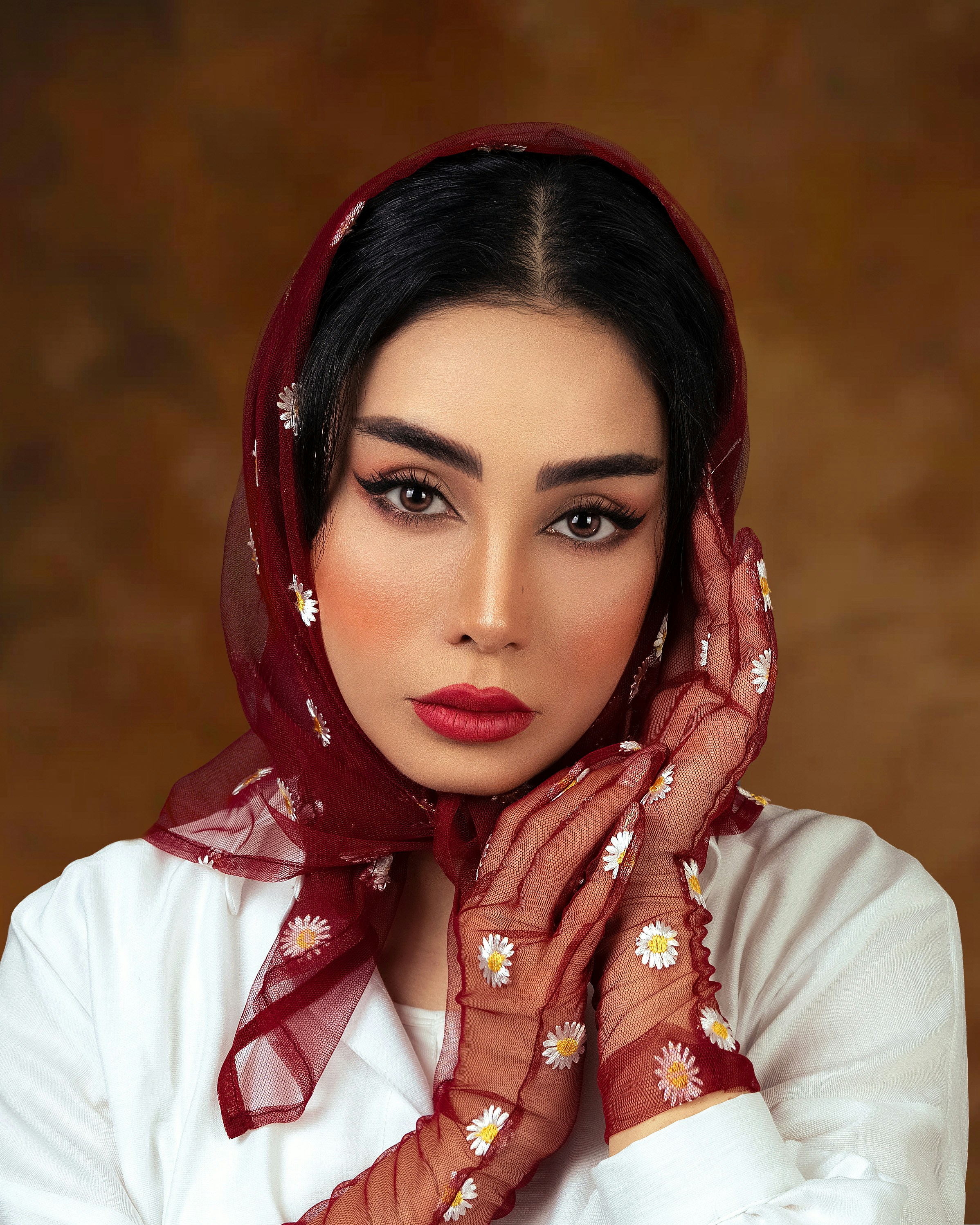 seorang wanita dengan rambut merah