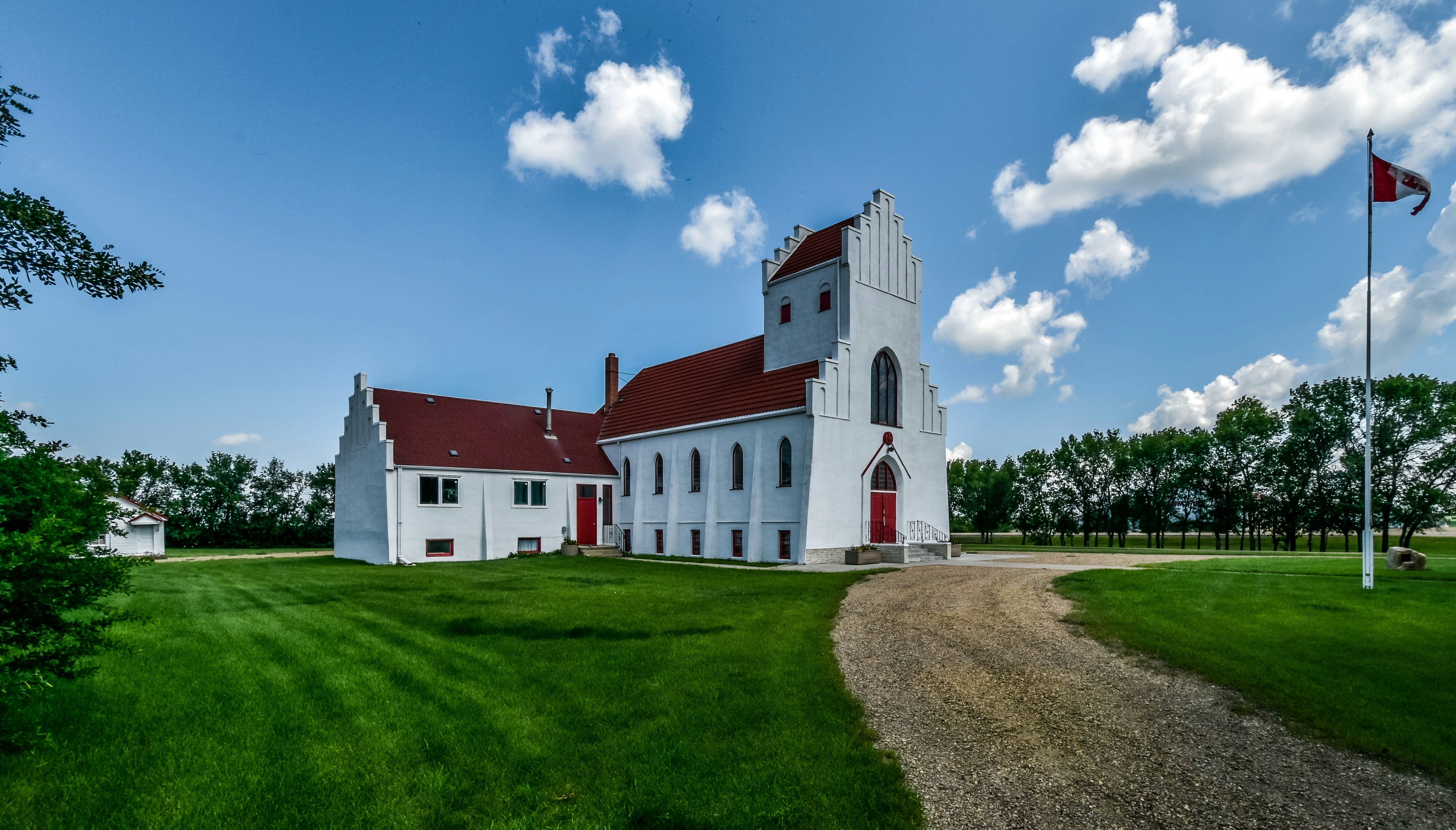 gray computer monitor