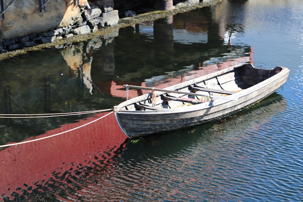 a boat tied to a rope