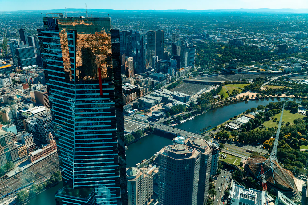 Skyline de Melbourne desde el río Yarra, con la torre Eureka