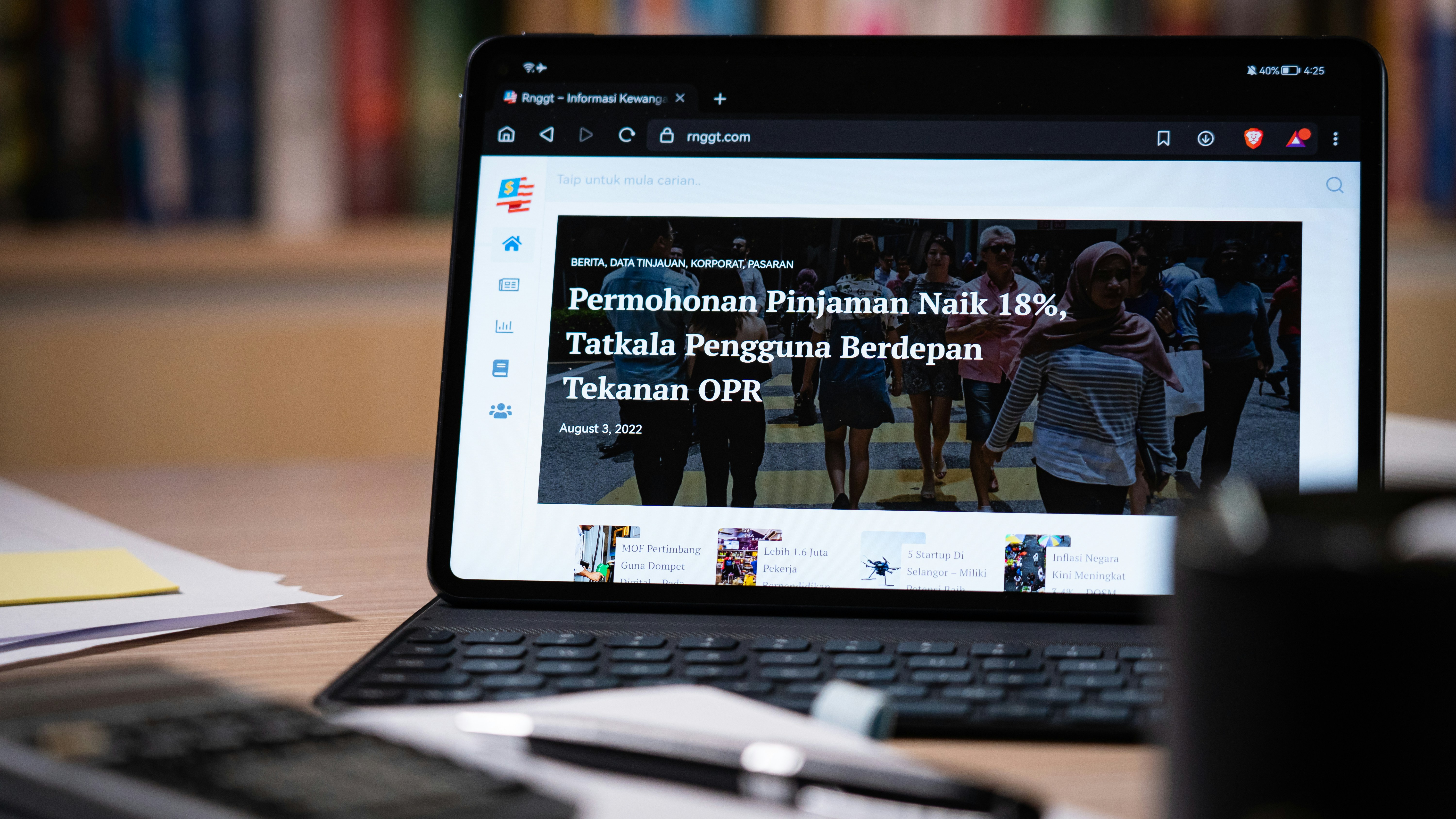 Browsing rnggt.com using tablet