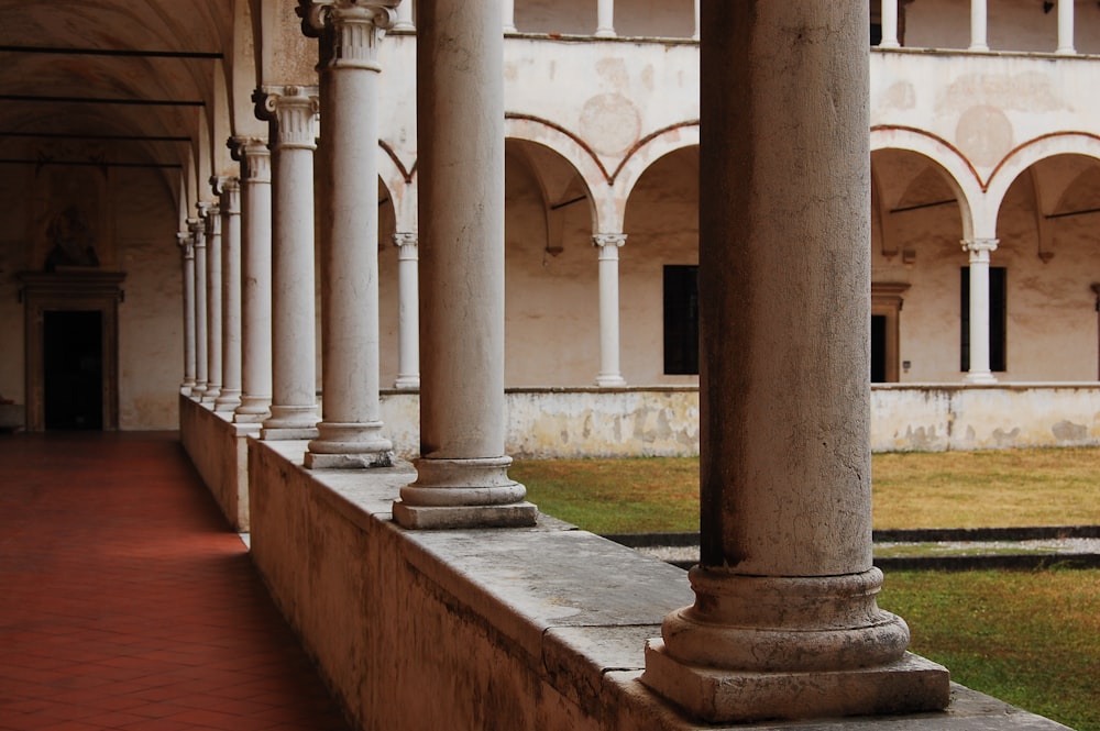 a building with pillars