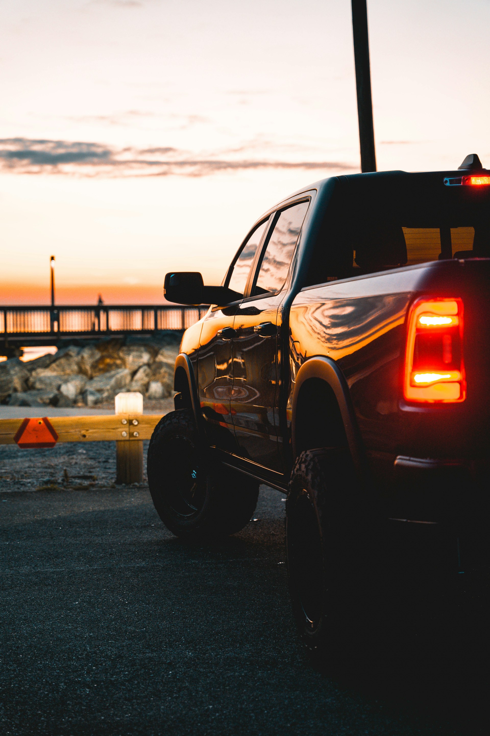 gray computer monitor