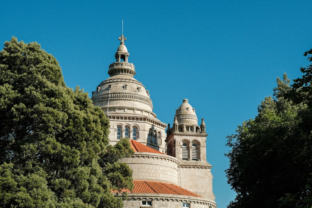 Maryland State House with a dome and trees in the front